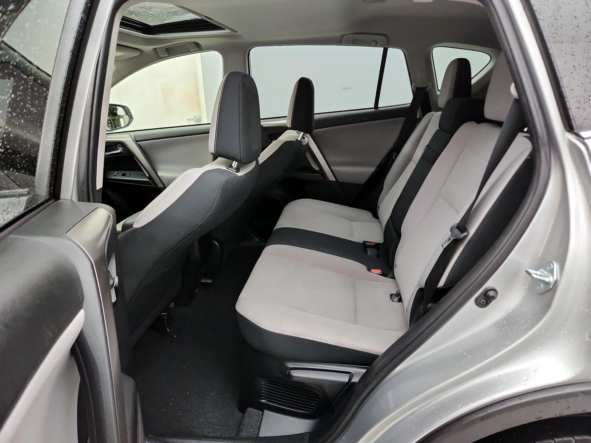 Thumbnail: 2016 Toyota RAV4 - 20