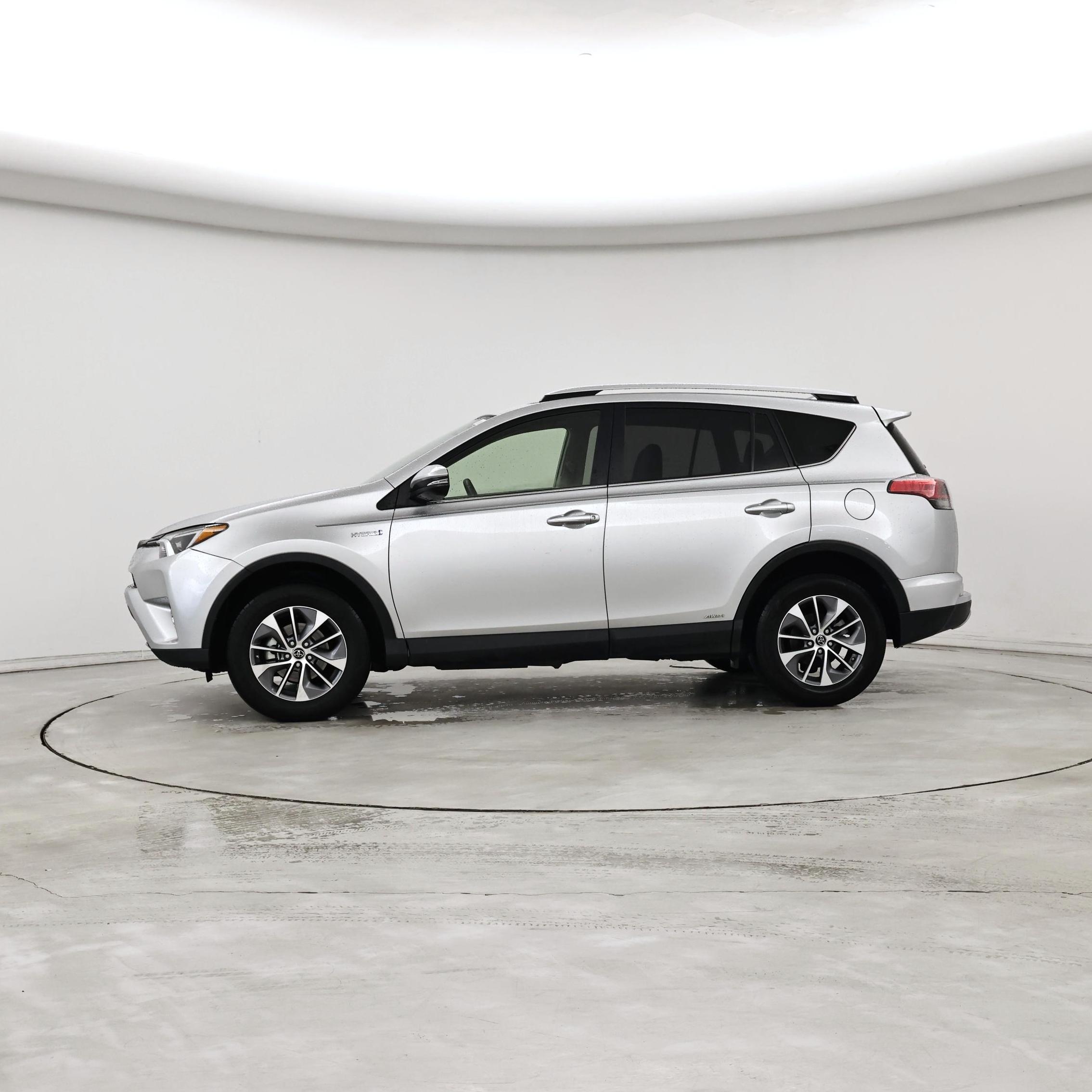 Thumbnail: 2016 Toyota RAV4 - 3