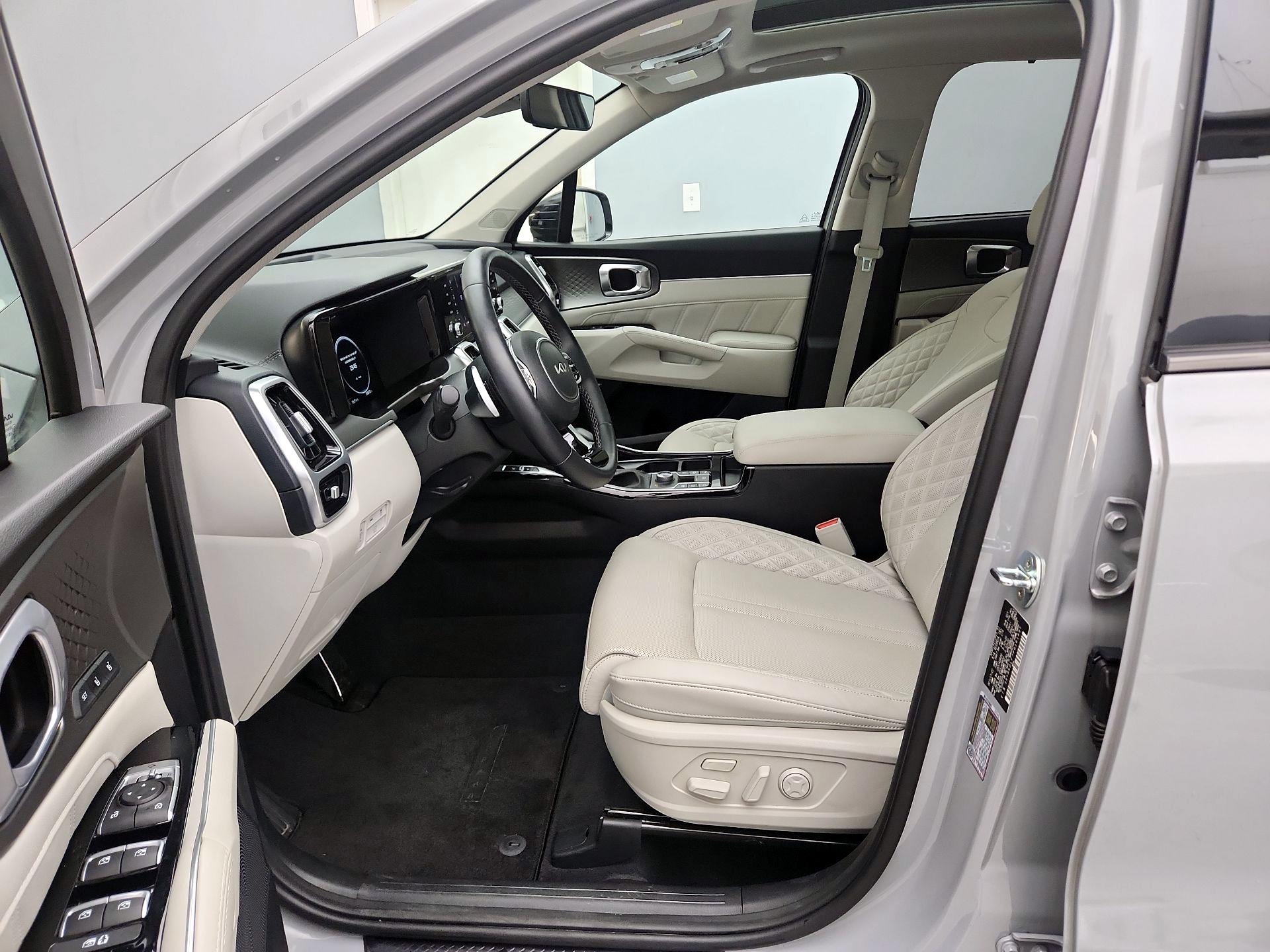 Thumbnail: 2023 Kia Sorento - 11