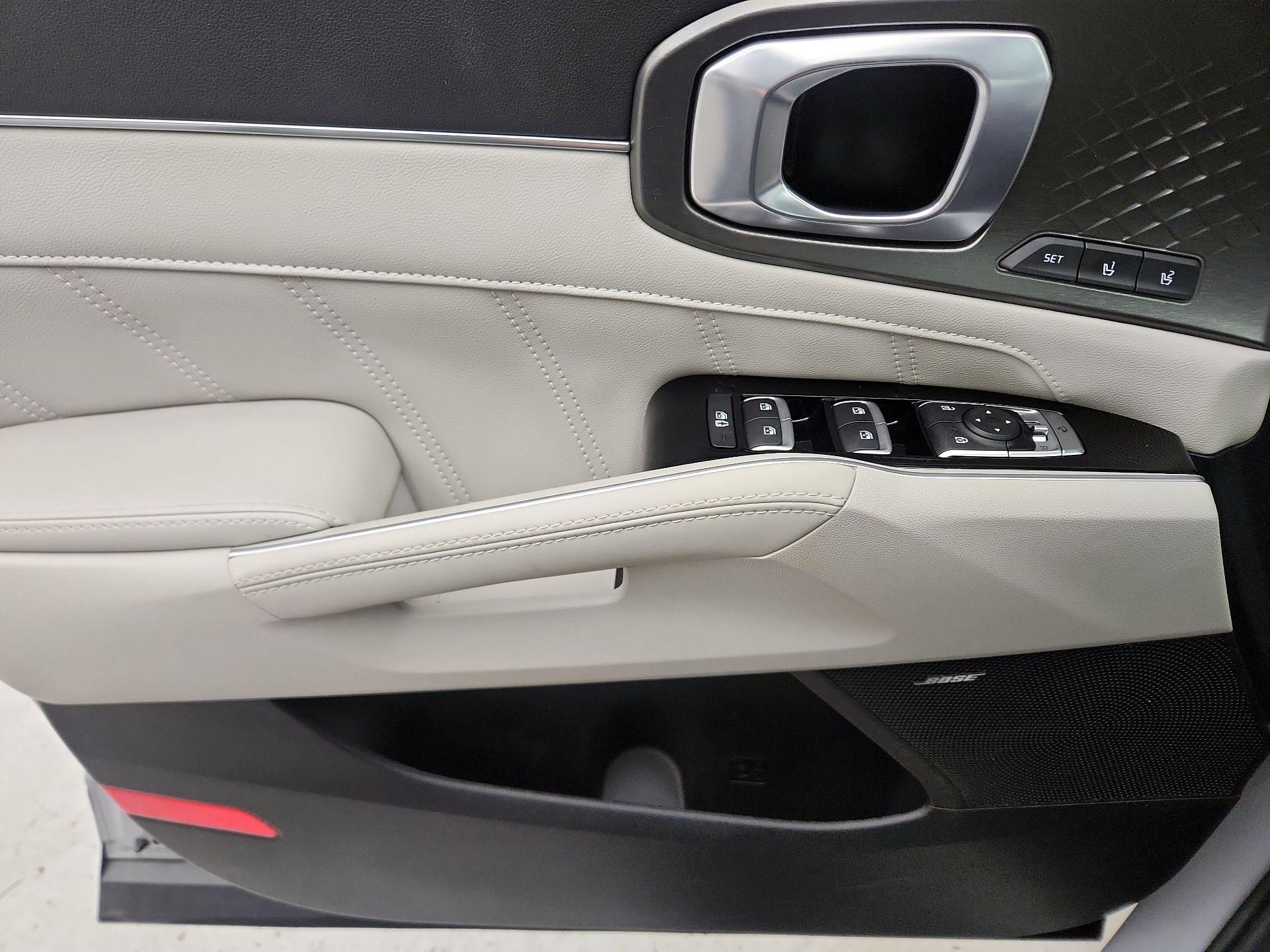 Thumbnail: 2023 Kia Sorento - 12