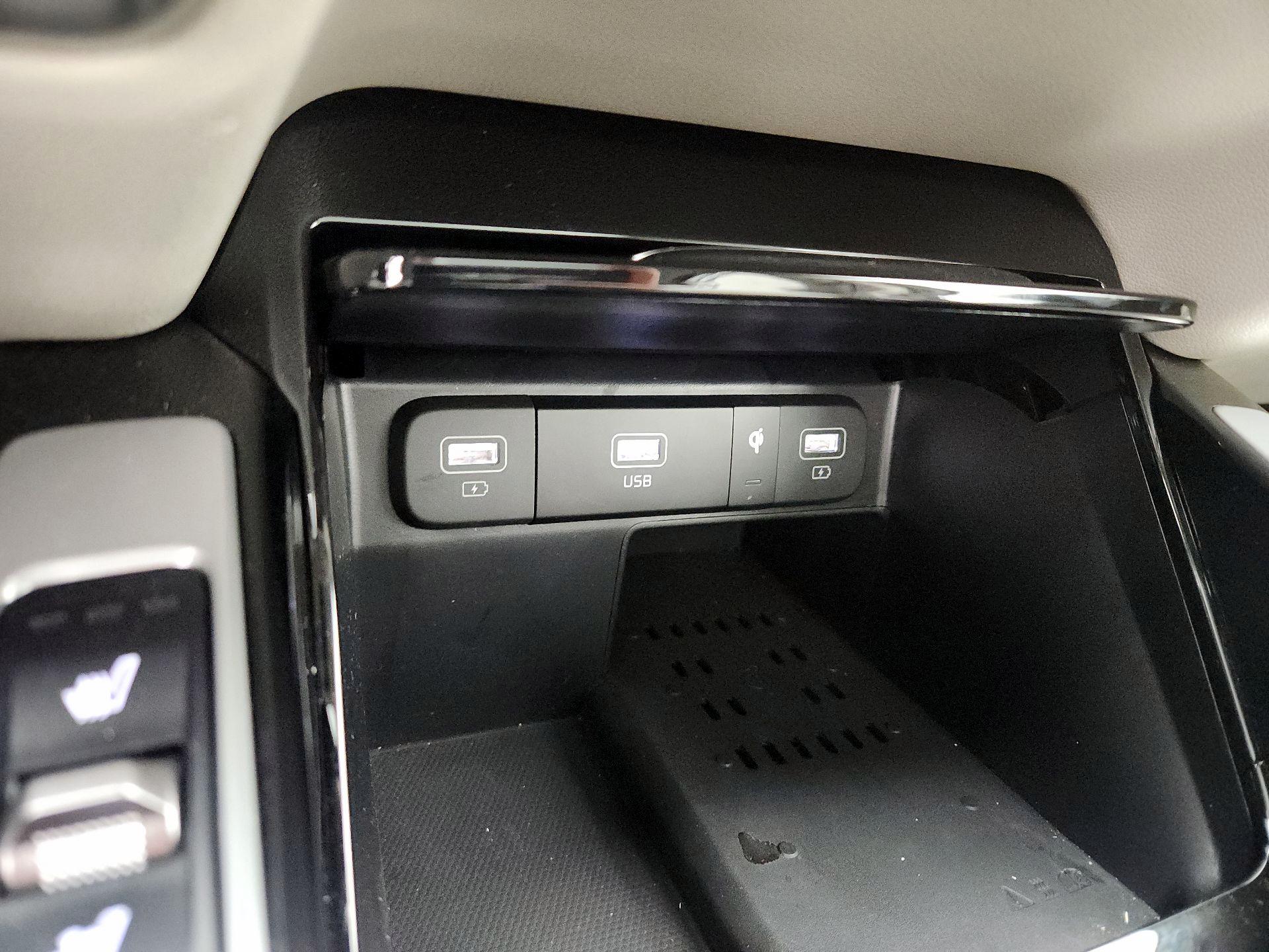 Thumbnail: 2023 Kia Sorento - 19