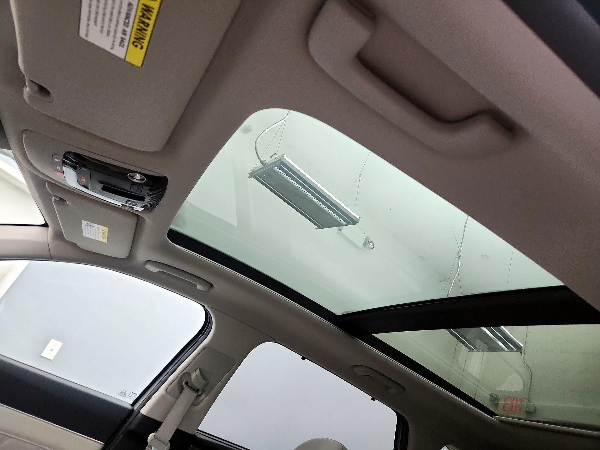 Thumbnail: 2023 Kia Sorento - 20