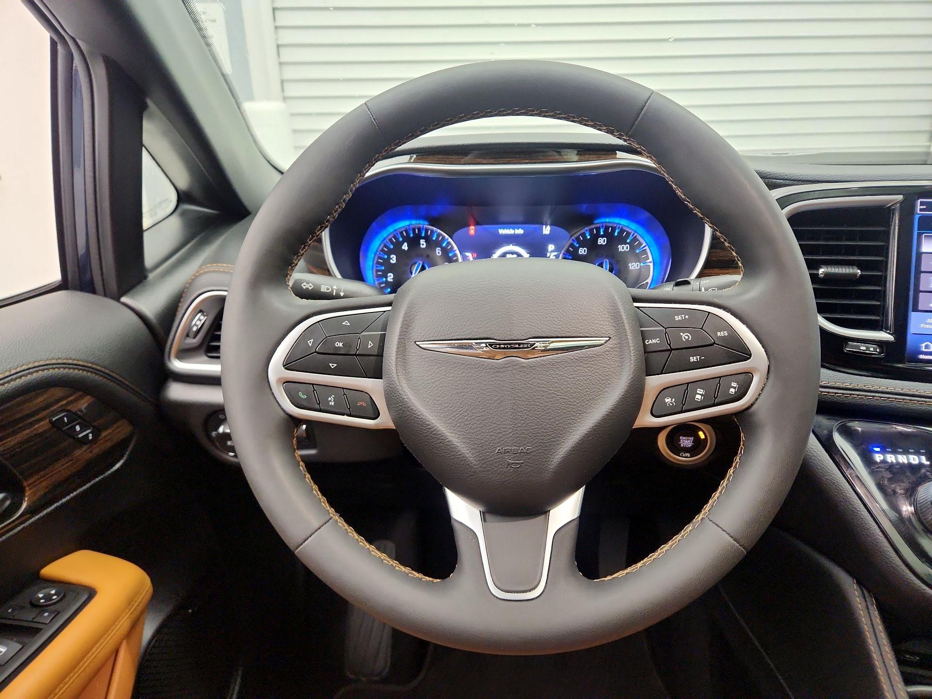 Thumbnail: 2022 Chrysler Pacifica - 10