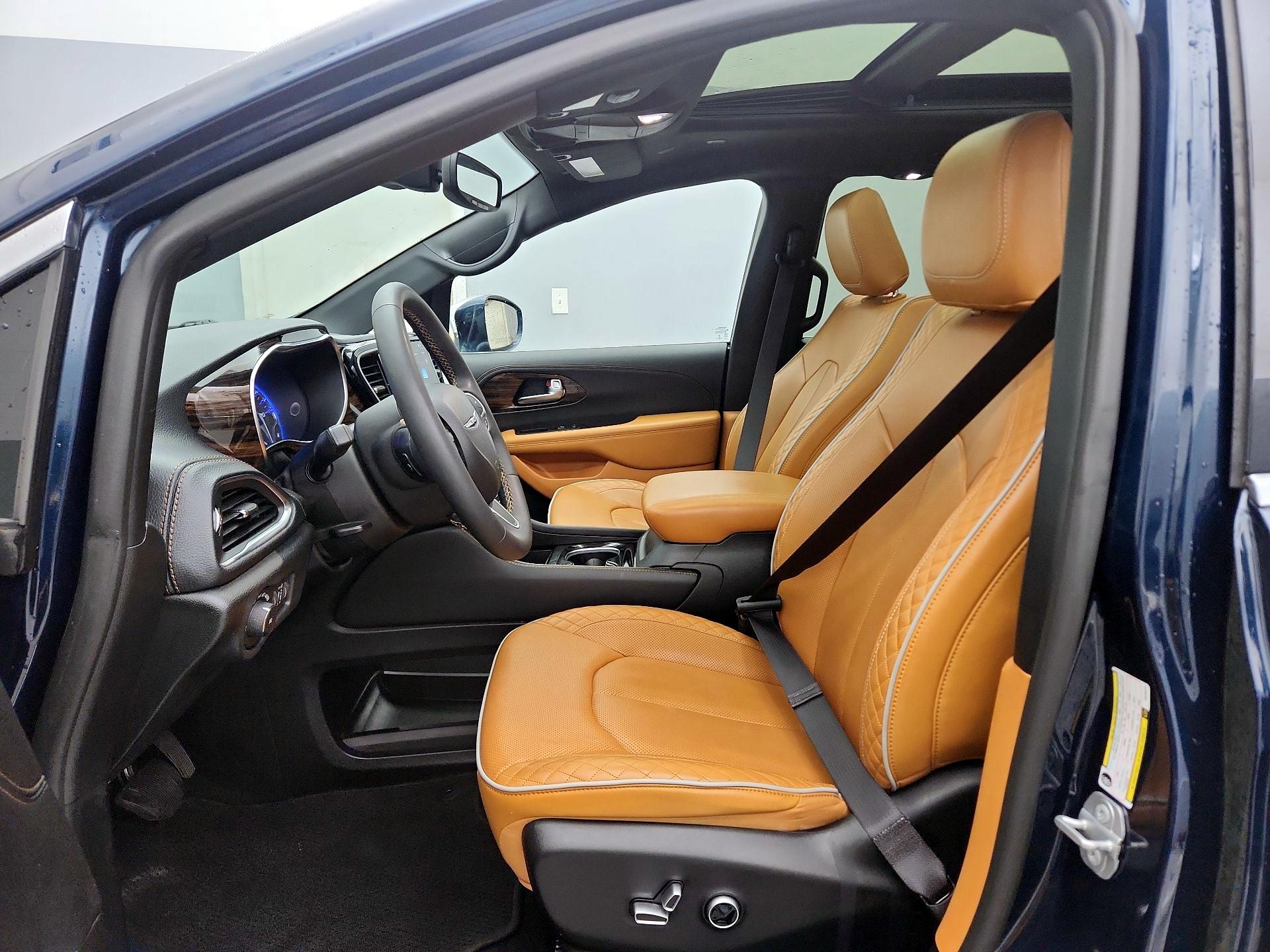 Thumbnail: 2022 Chrysler Pacifica - 11