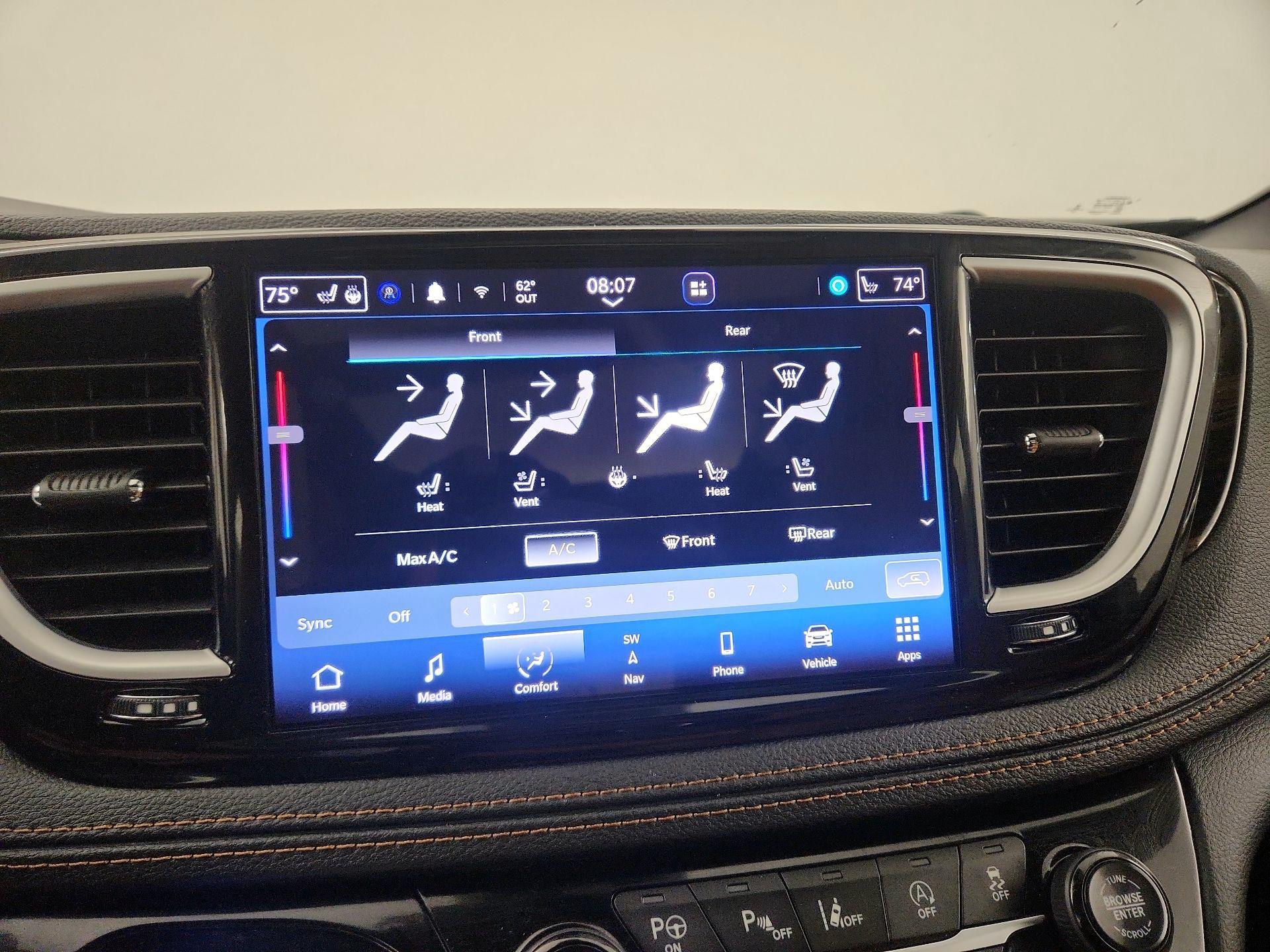 Thumbnail: 2022 Chrysler Pacifica - 17