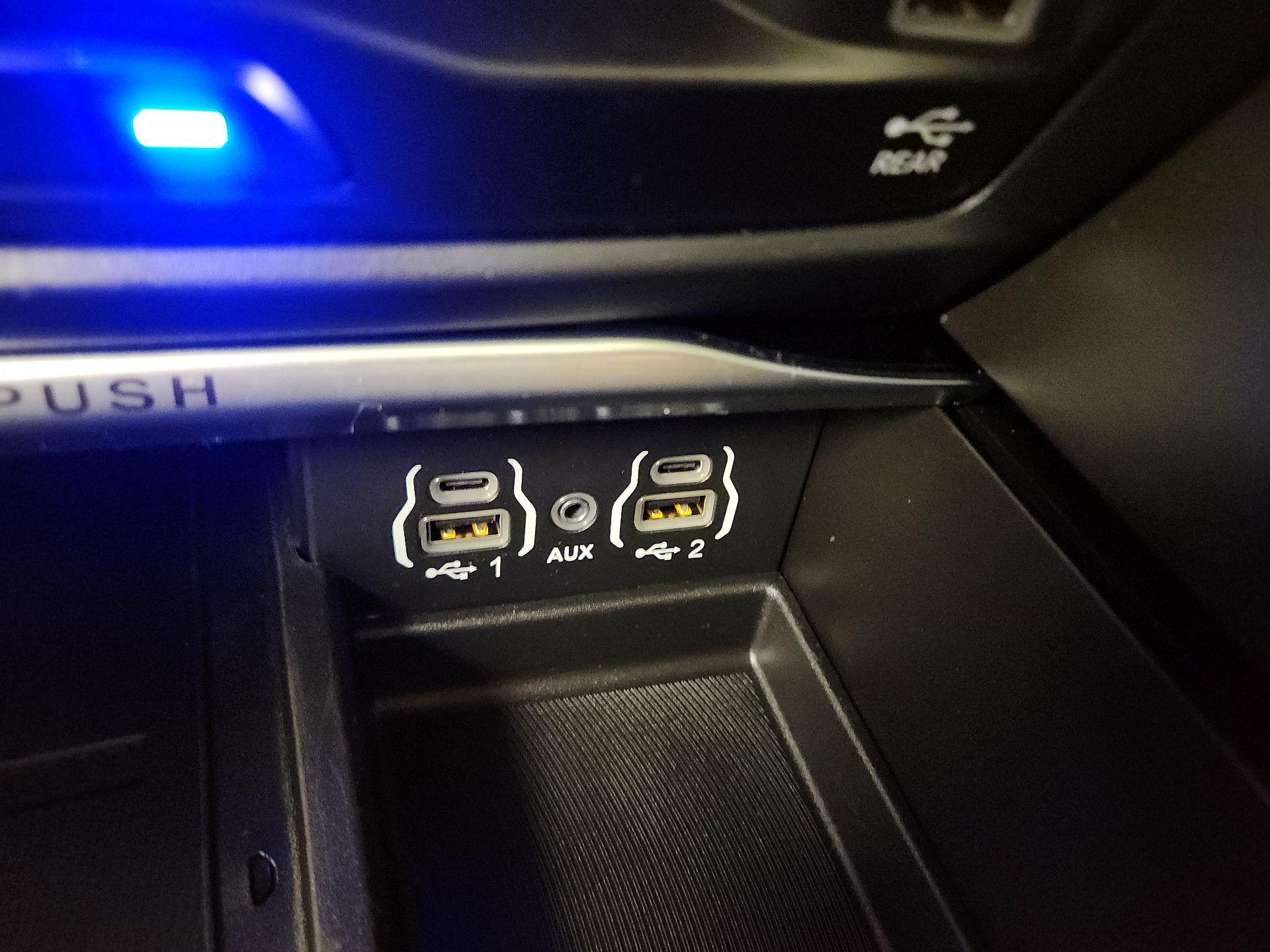 Thumbnail: 2022 Chrysler Pacifica - 19