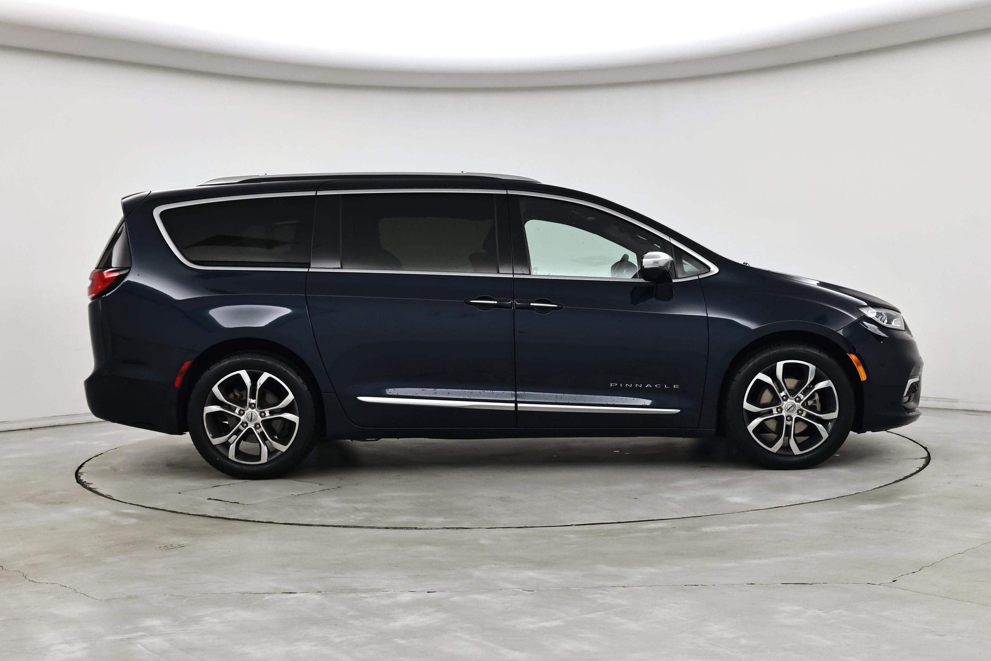 Thumbnail: 2022 Chrysler Pacifica - 7