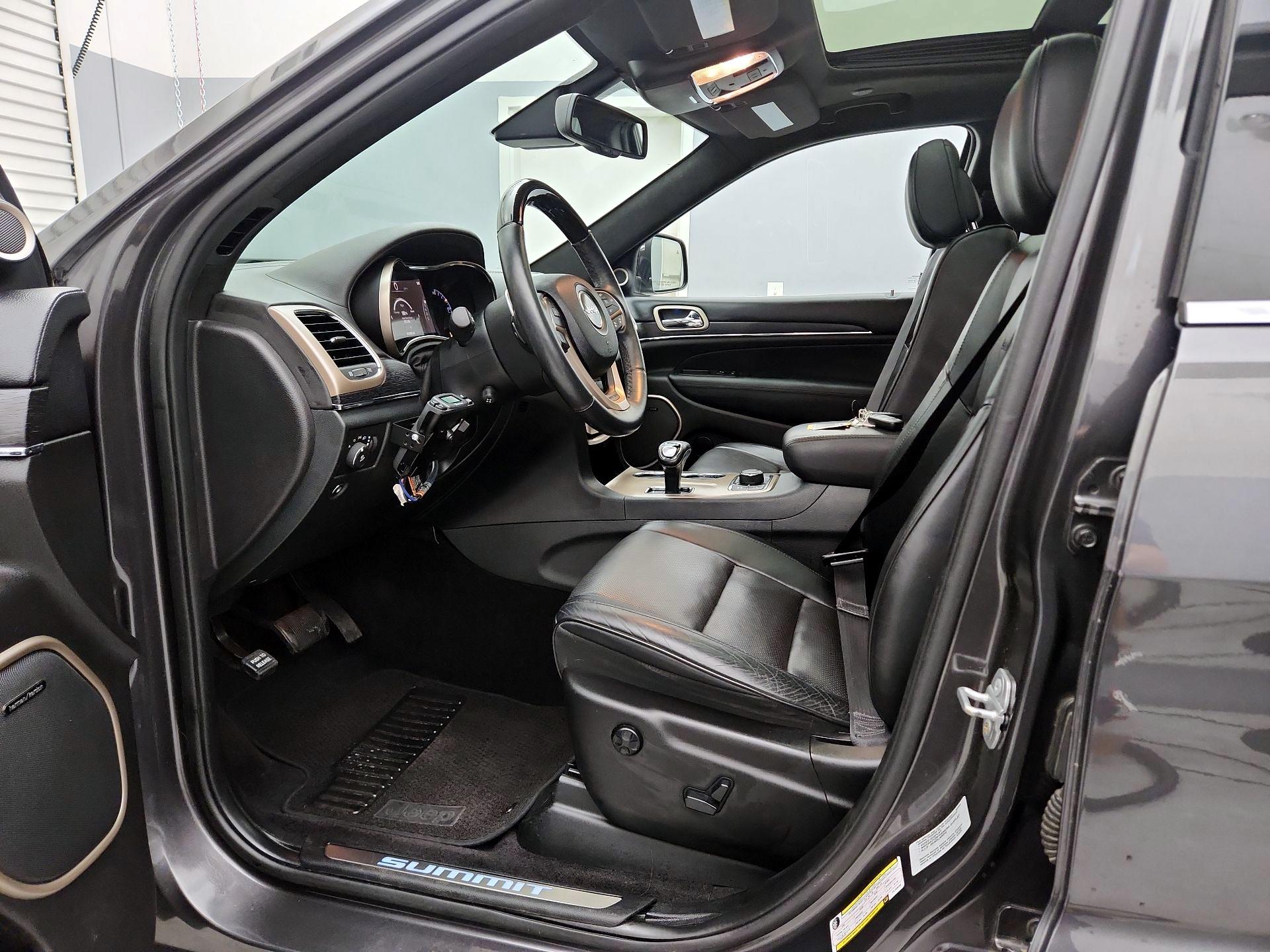 Thumbnail: 2015 Jeep Grand Cherokee - 11