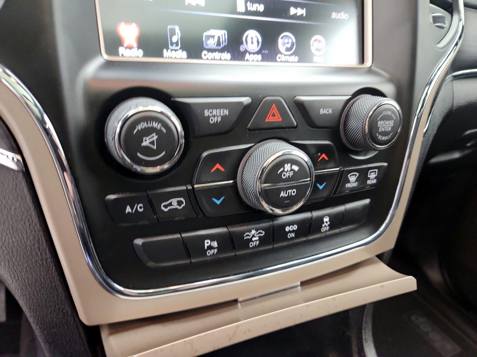 Thumbnail: 2015 Jeep Grand Cherokee - 17