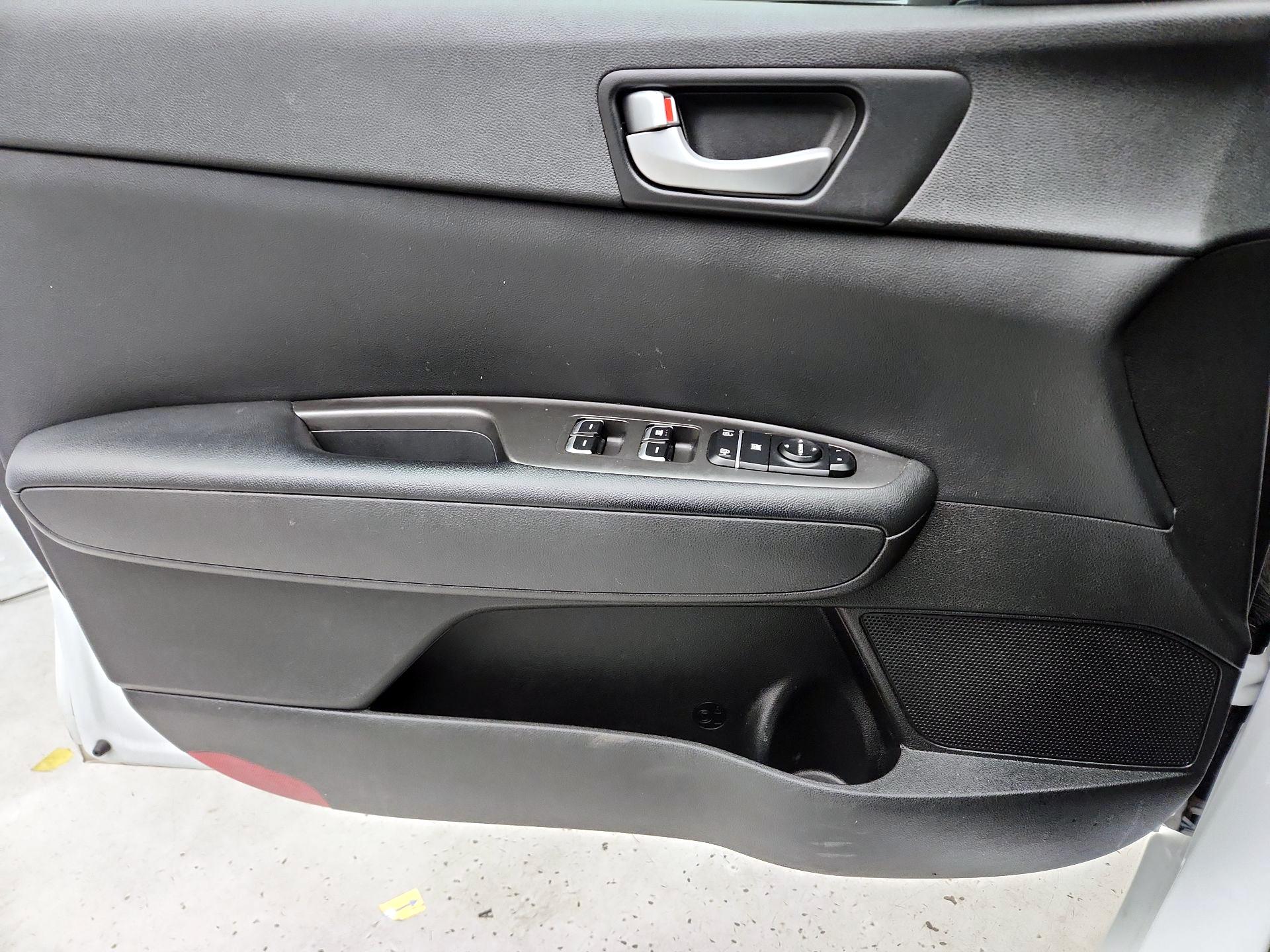 Thumbnail: 2018 Kia Optima - 12