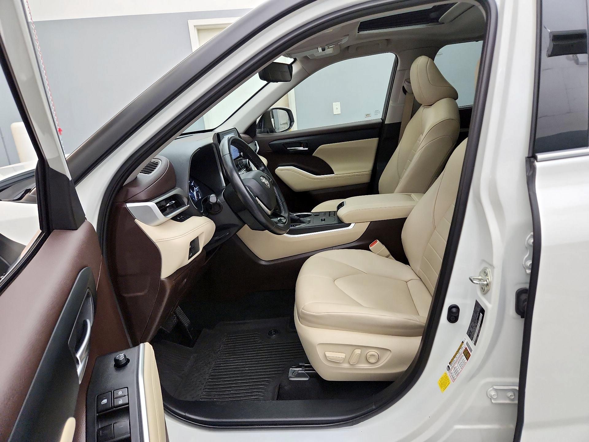 Thumbnail: 2020 Toyota Highlander - 11