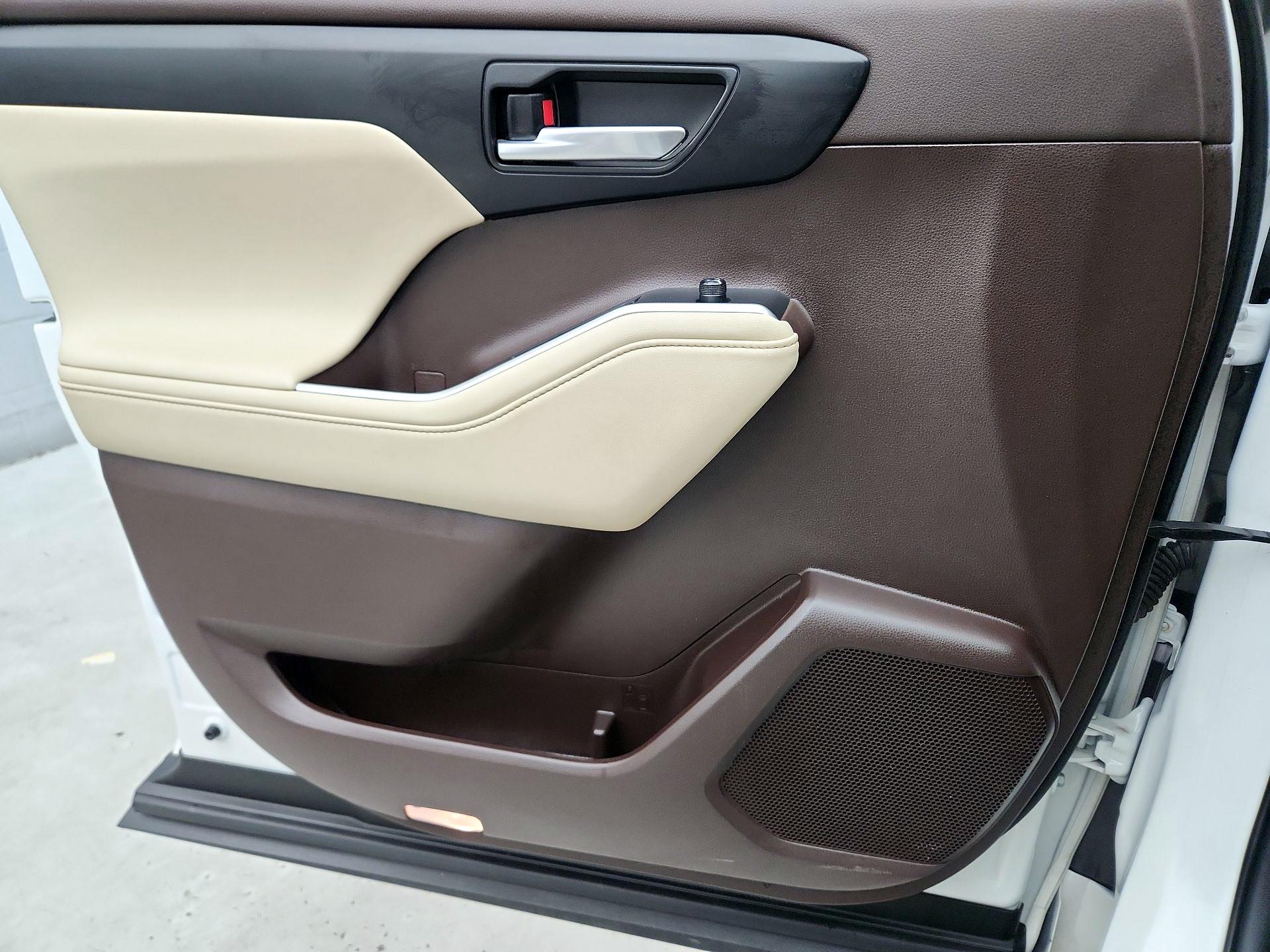 Thumbnail: 2020 Toyota Highlander - 12