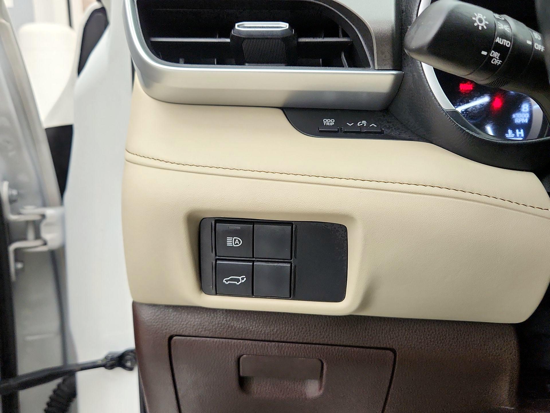 Thumbnail: 2020 Toyota Highlander - 13