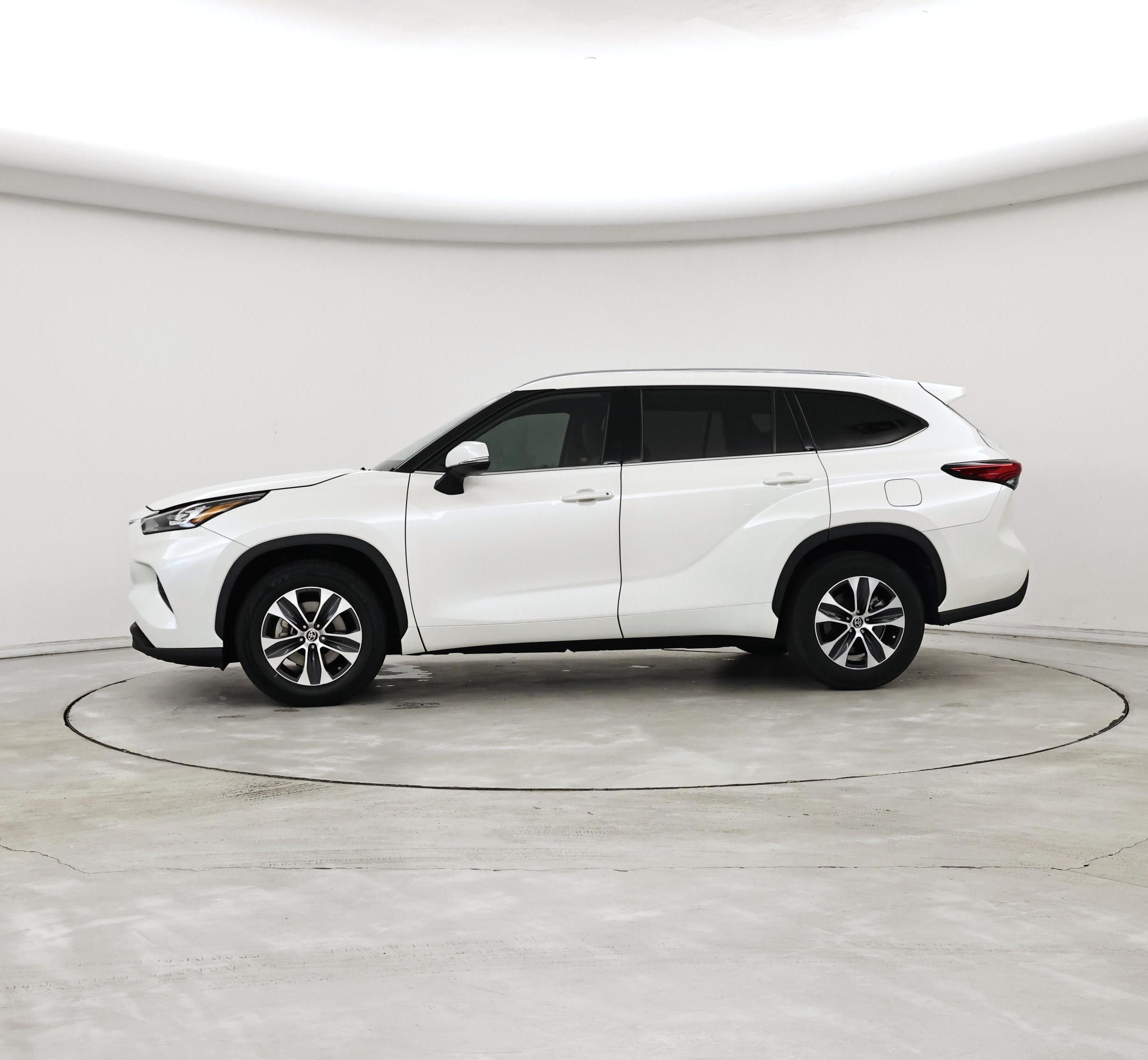 Thumbnail: 2020 Toyota Highlander - 3