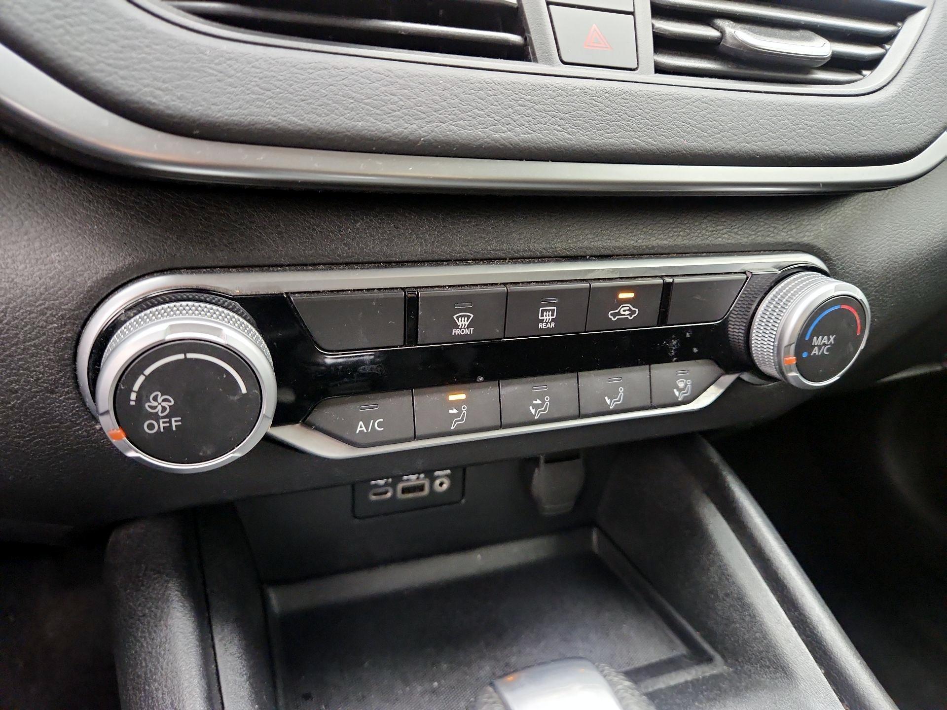 Thumbnail: 2020 Nissan Altima - 16