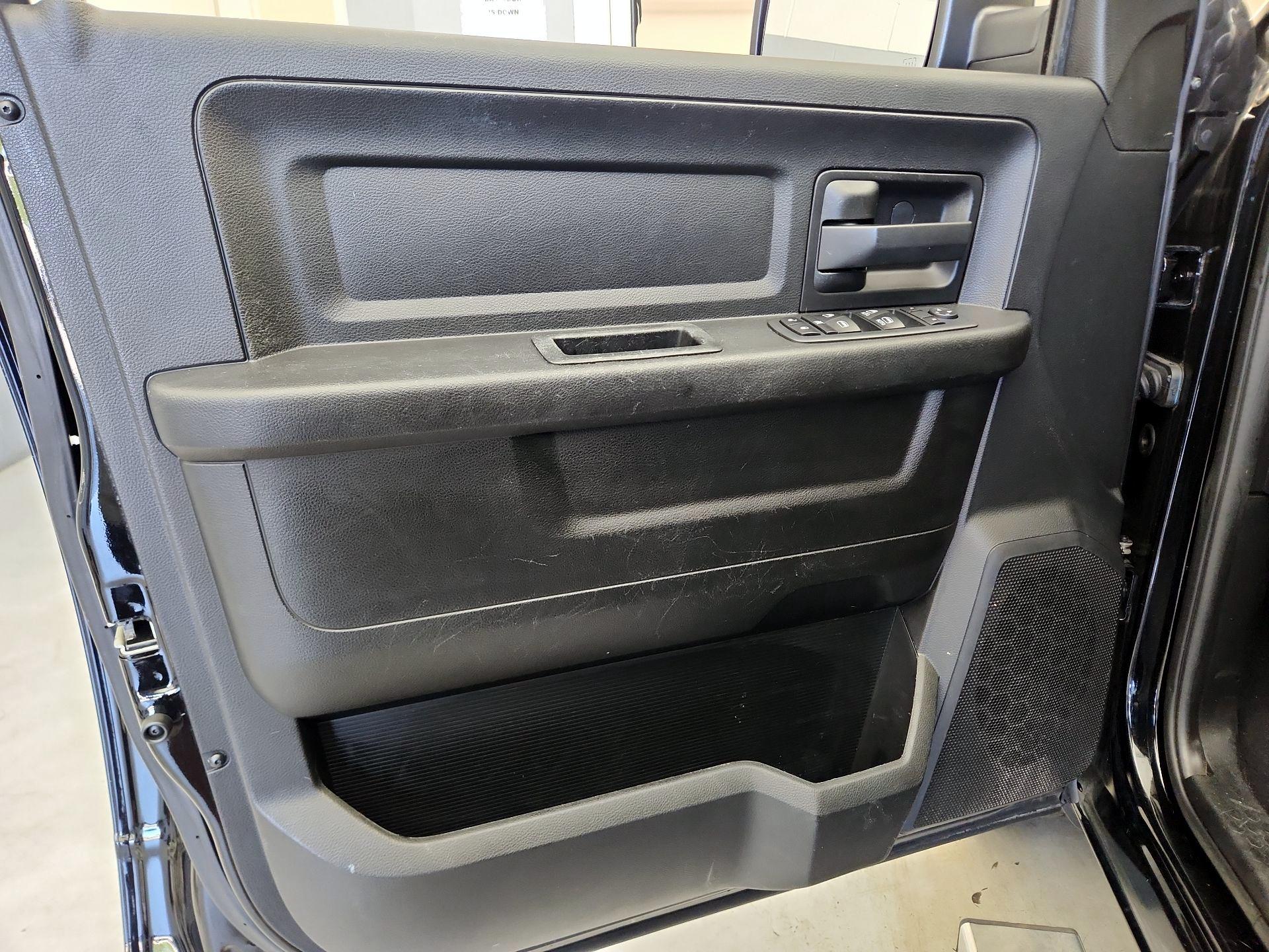 Thumbnail: 2020 RAM 1500 Classic - 12