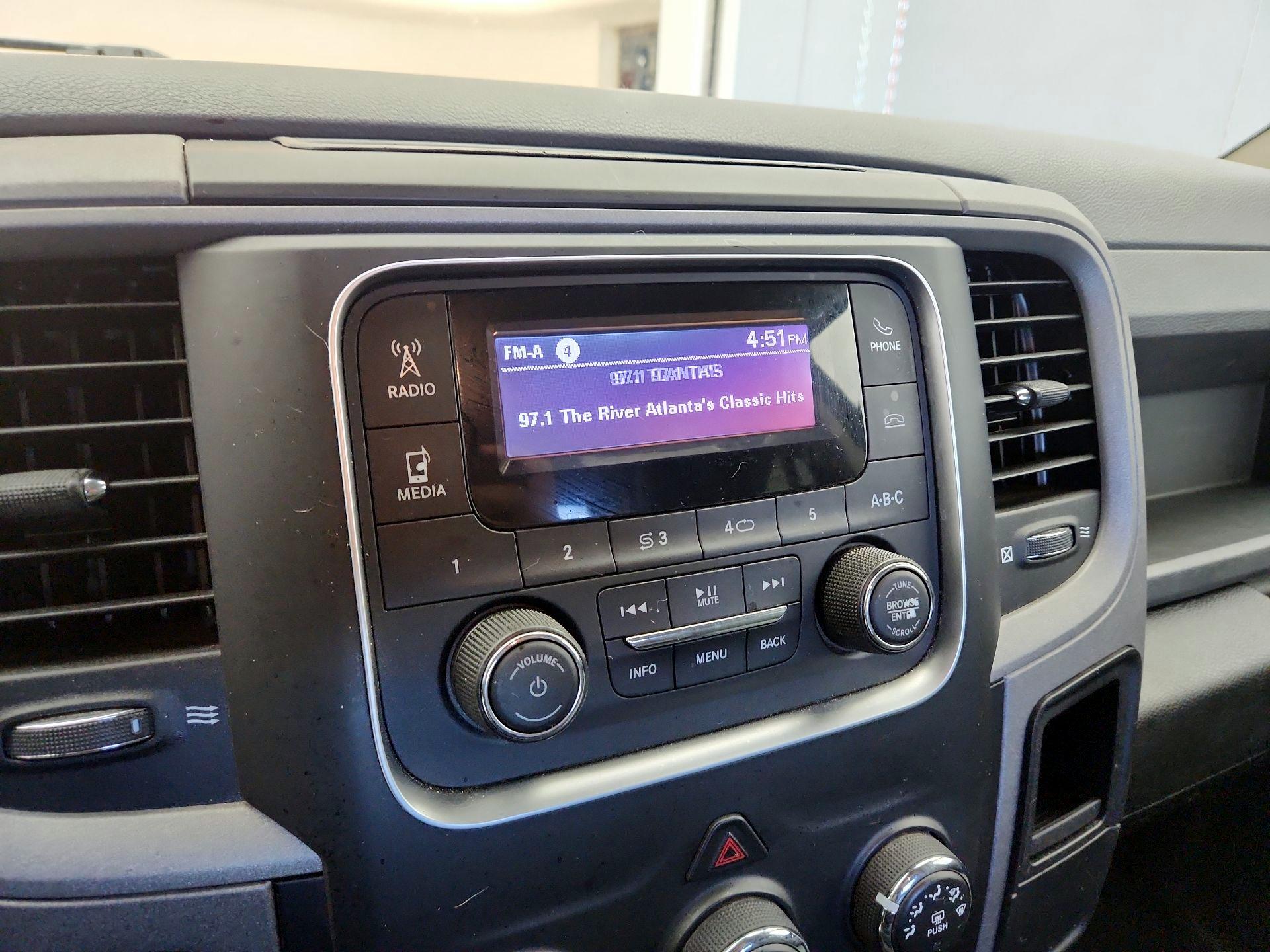 Thumbnail: 2020 RAM 1500 Classic - 14