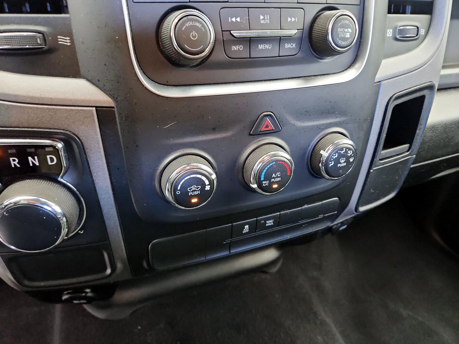 Thumbnail: 2020 RAM 1500 Classic - 15