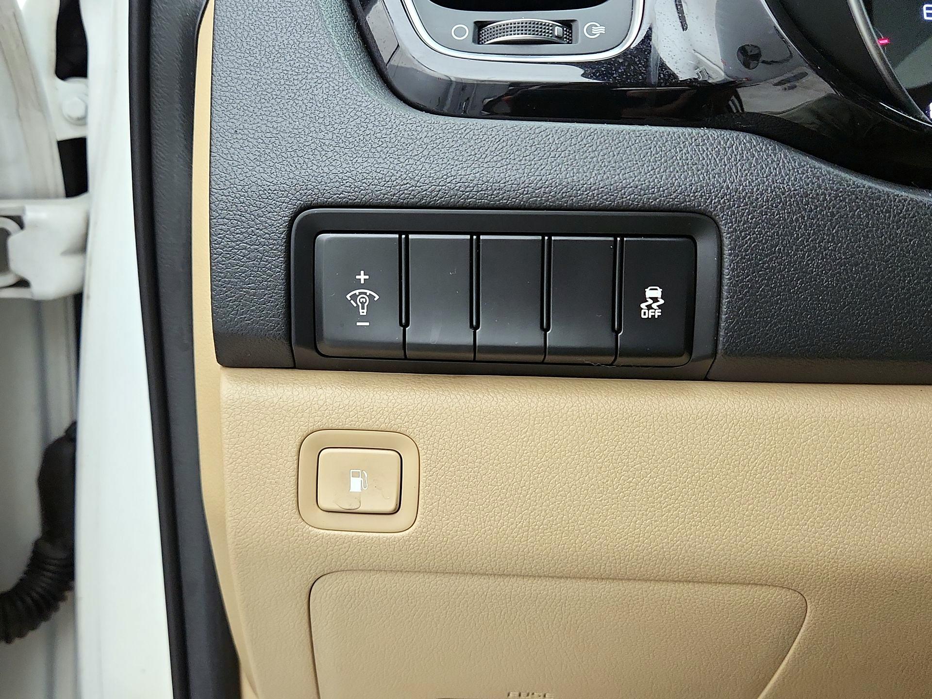 Thumbnail: 2015 Kia Sedona - 13