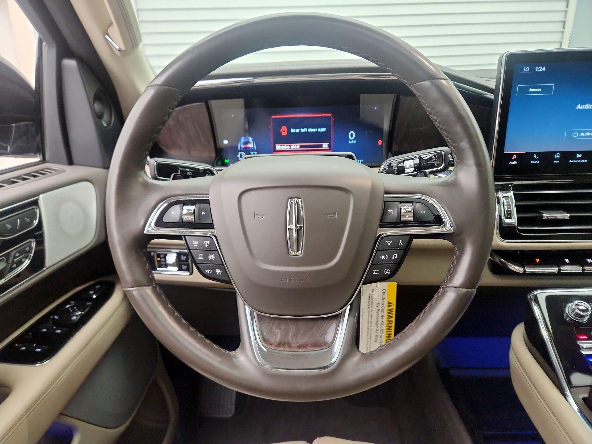 Thumbnail: 2023 Lincoln Navigator - 10