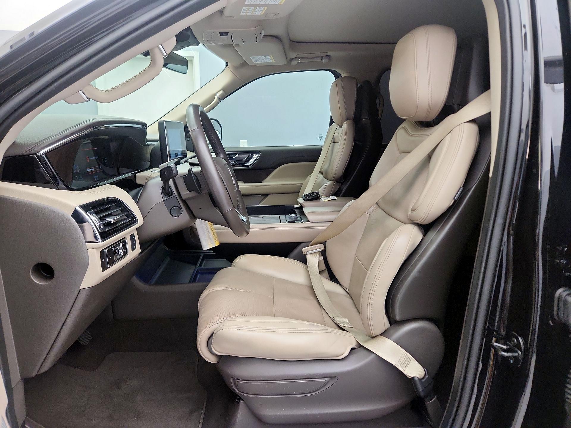 Thumbnail: 2023 Lincoln Navigator - 11