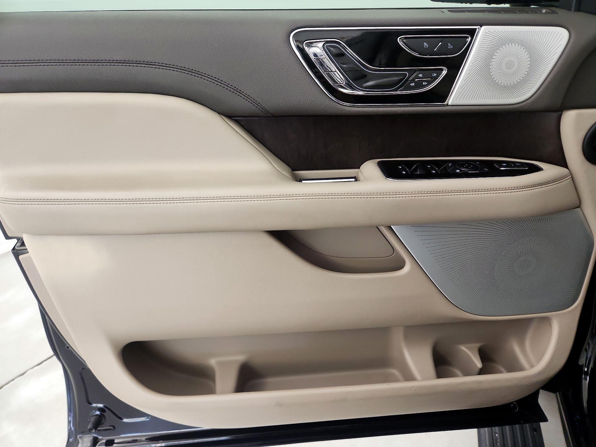 Thumbnail: 2023 Lincoln Navigator - 12