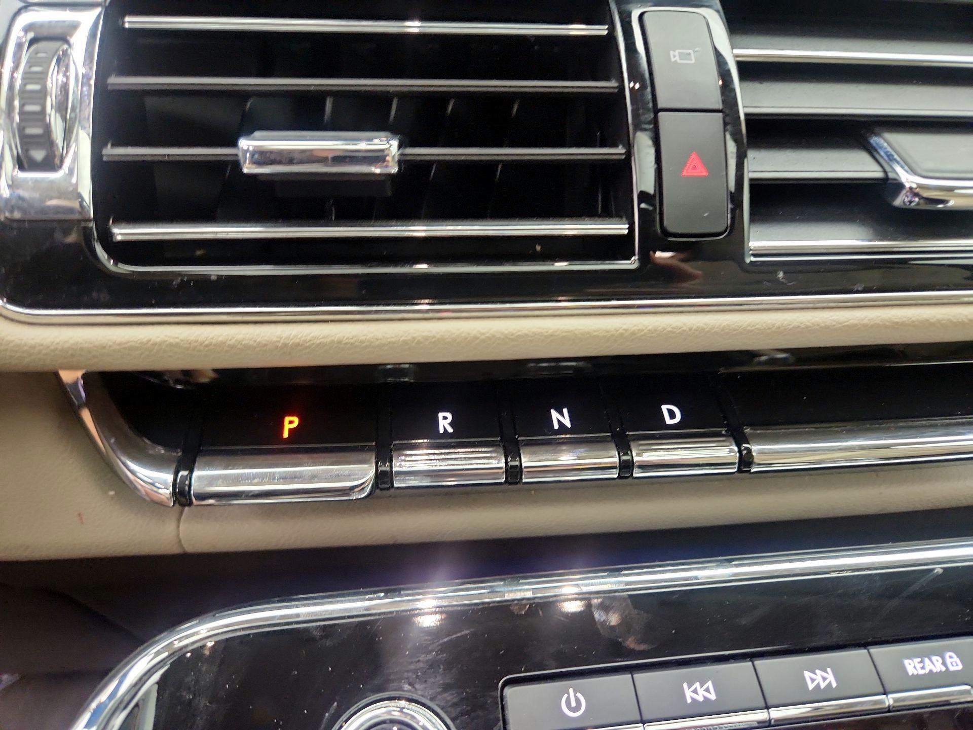 Thumbnail: 2023 Lincoln Navigator - 18