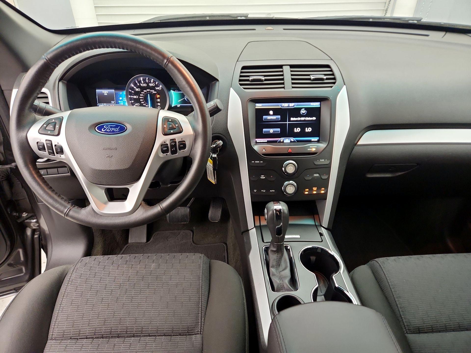 Thumbnail: 2015 Ford Explorer - 9