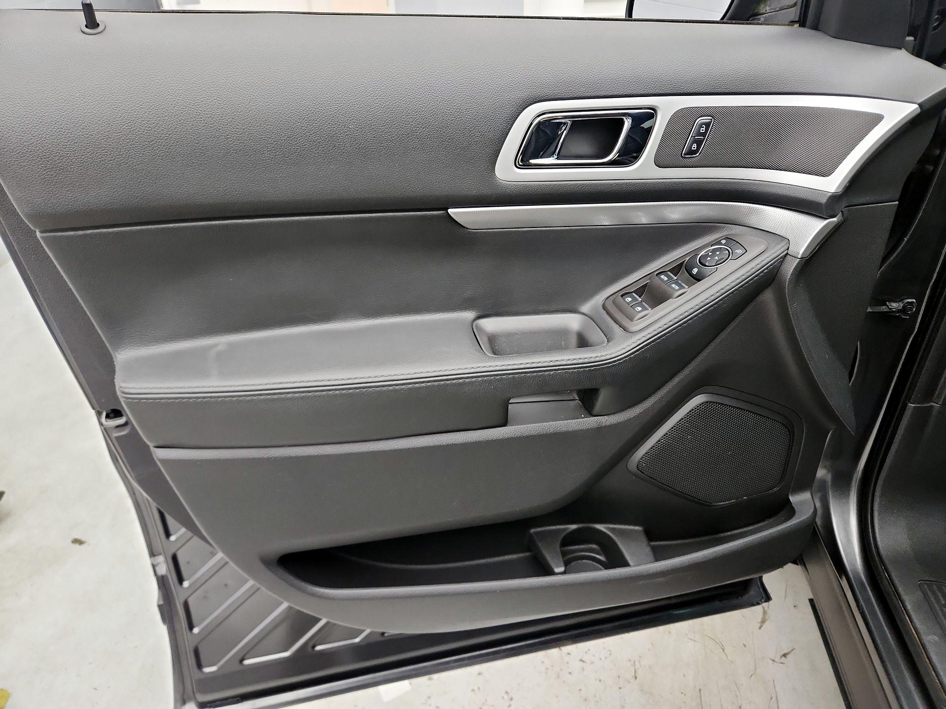 Thumbnail: 2015 Ford Explorer - 12