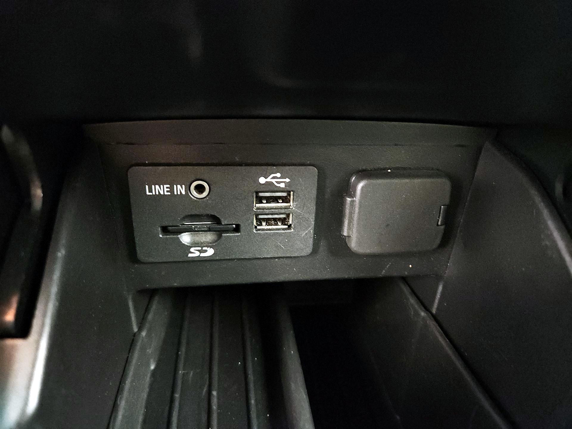 Thumbnail: 2015 Ford Explorer - 18