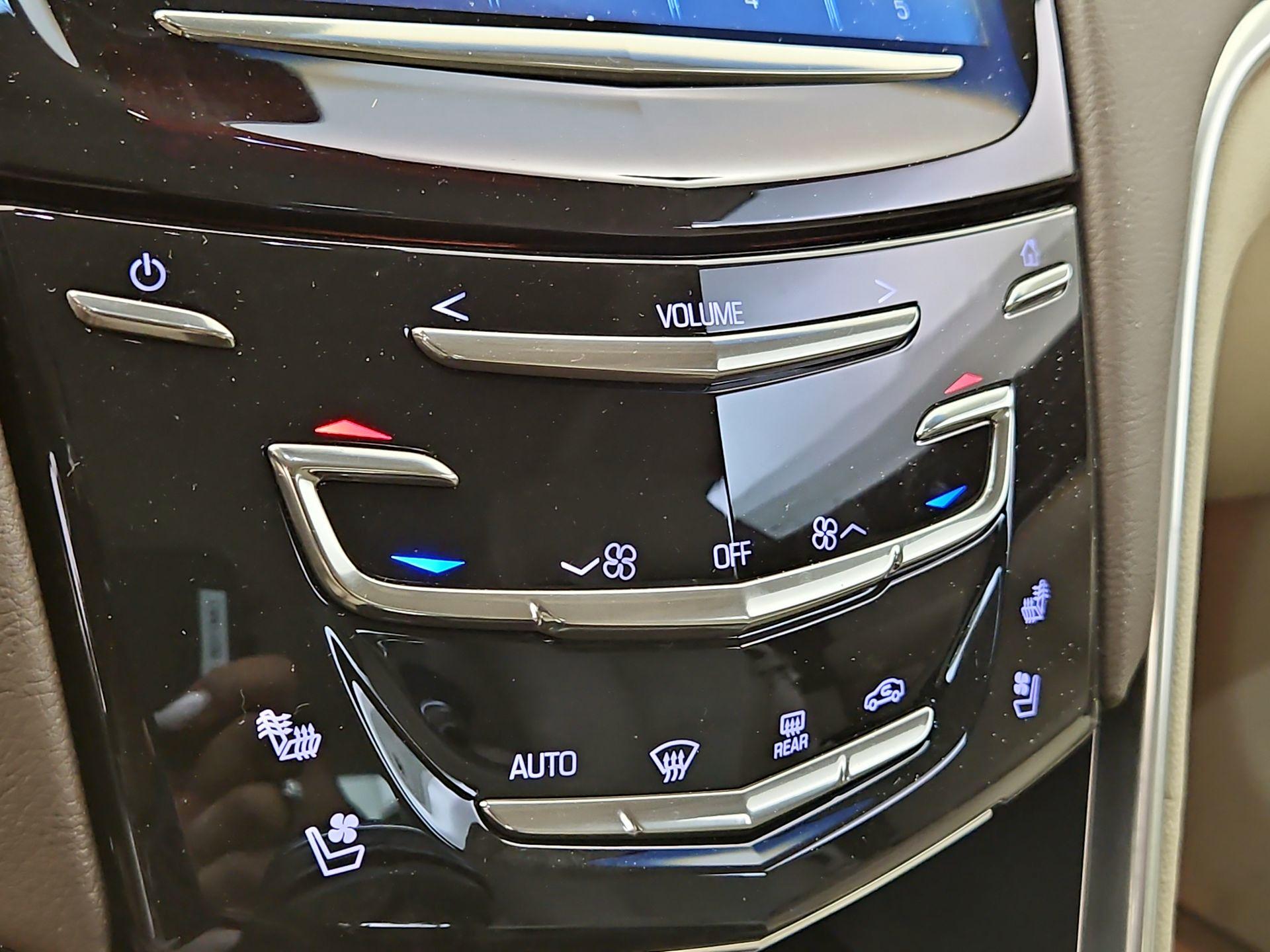 Thumbnail: 2016 Cadillac XTS - 17