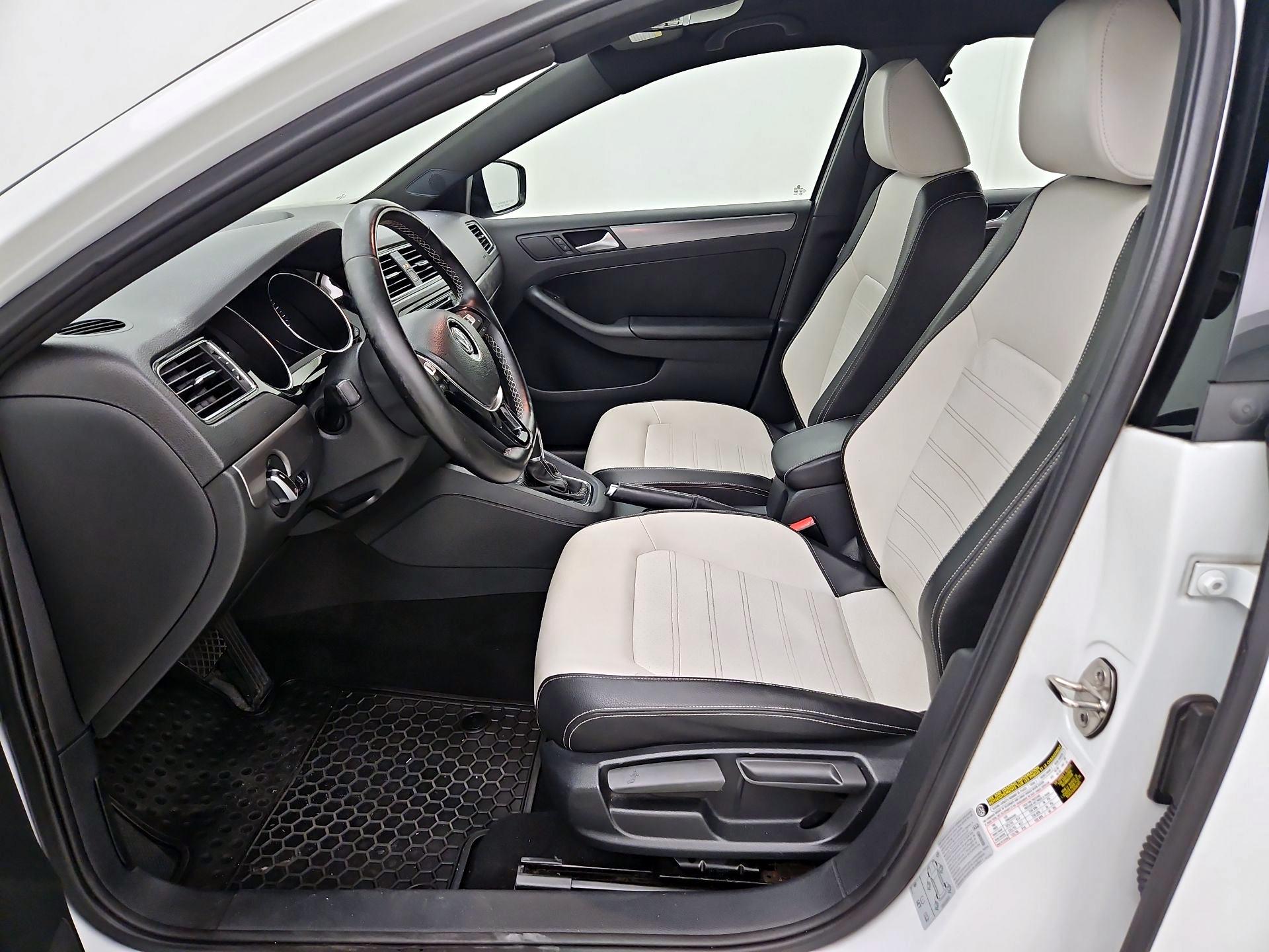 Thumbnail: 2016 Volkswagen Jetta - 11