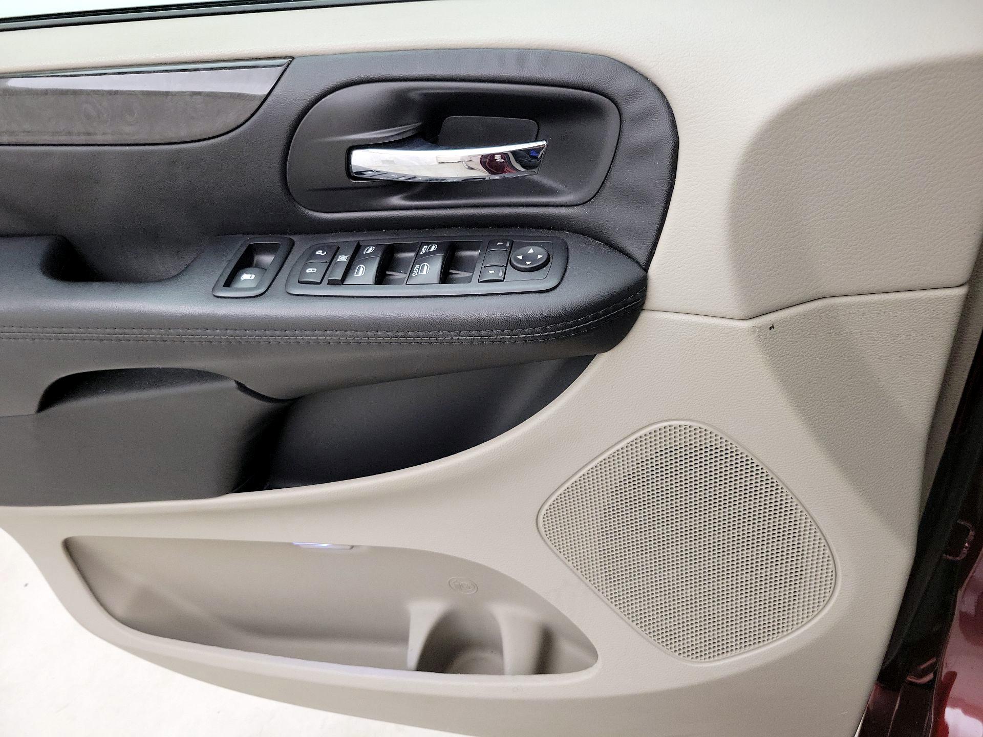 Thumbnail: 2018 Dodge Grand Caravan - 12