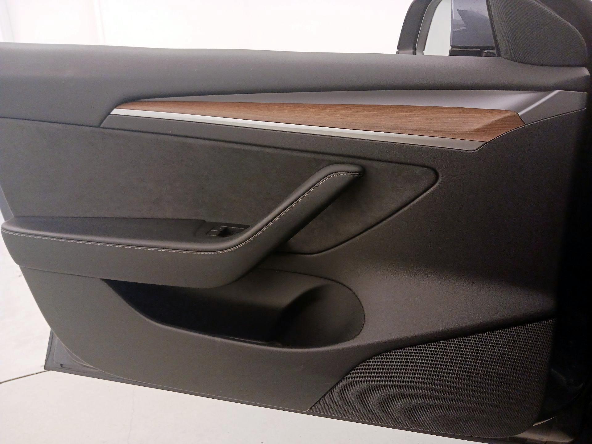 Thumbnail: 2022 Tesla Model 3 - 12