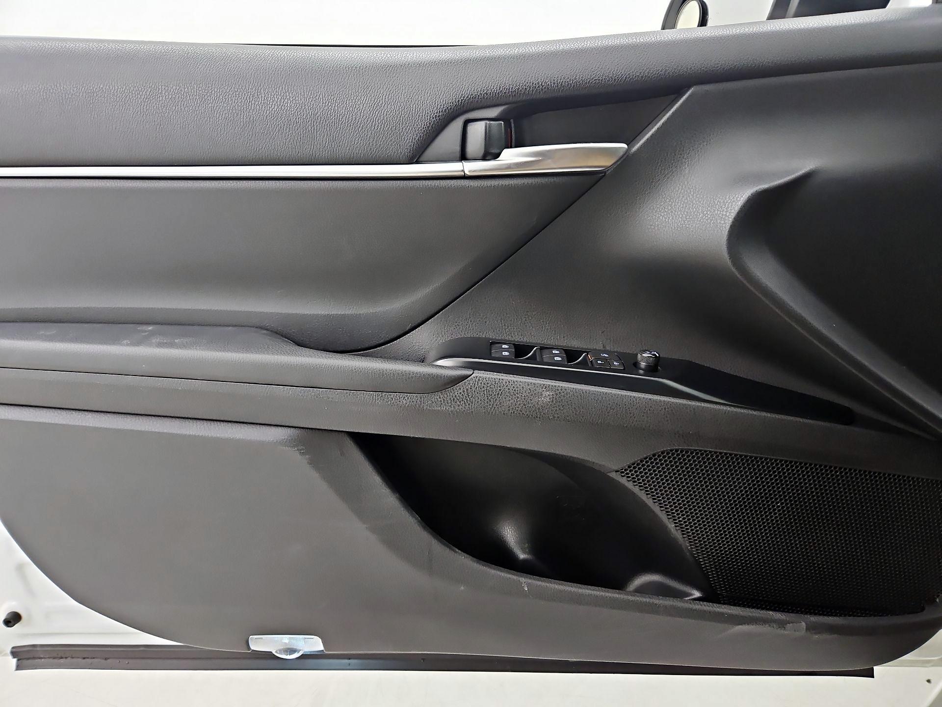 Thumbnail: 2018 Toyota Camry - 12