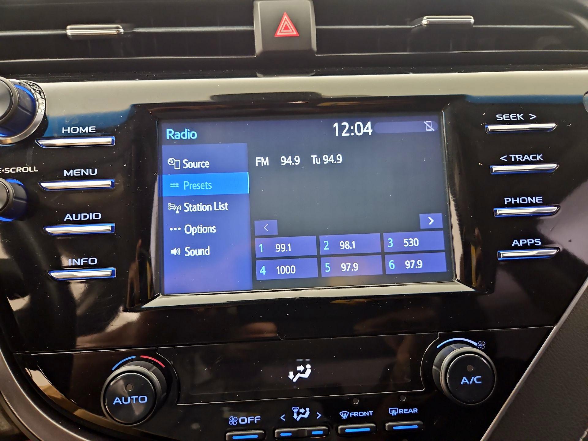 Thumbnail: 2018 Toyota Camry - 15