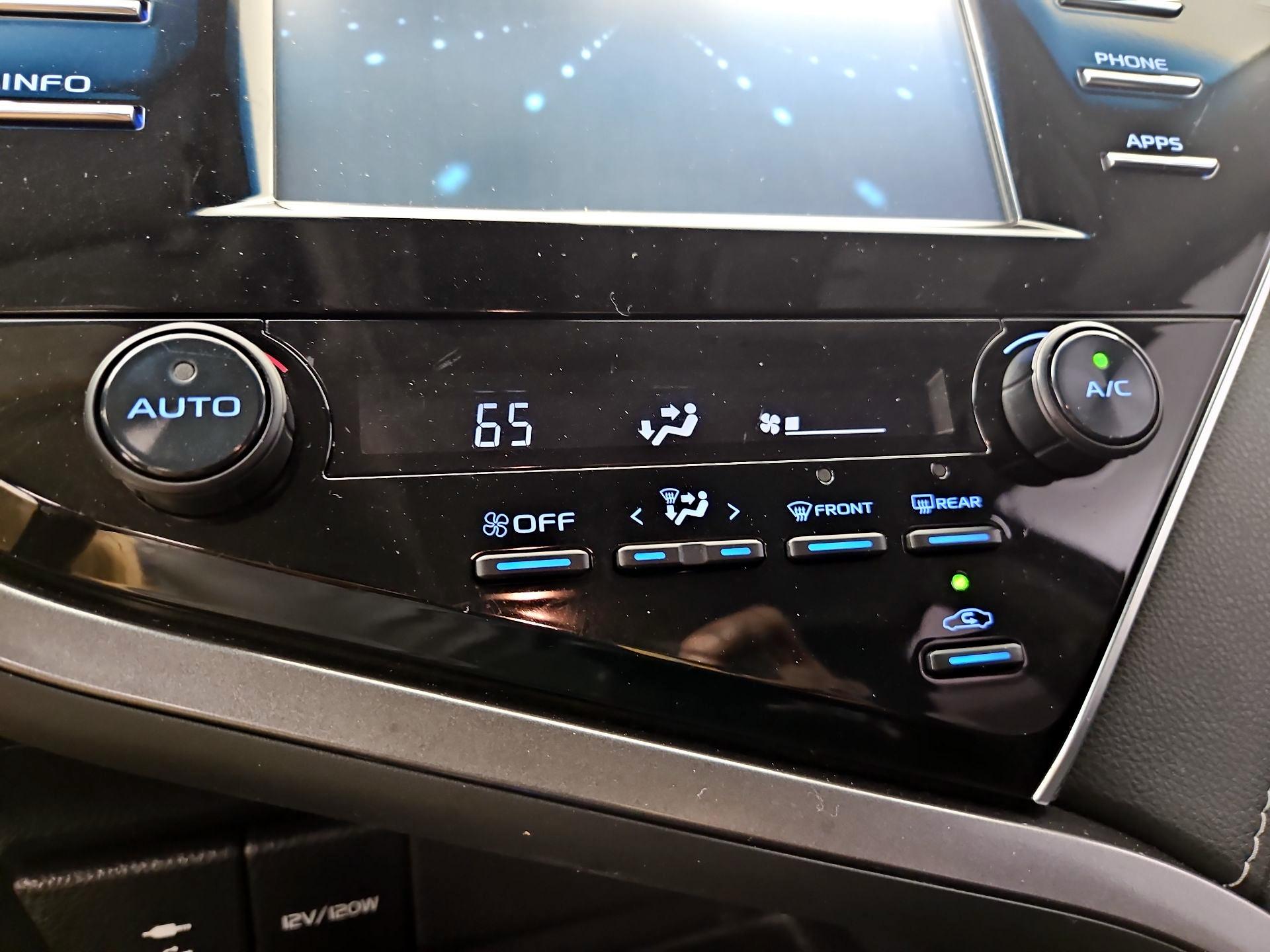 Thumbnail: 2018 Toyota Camry - 16