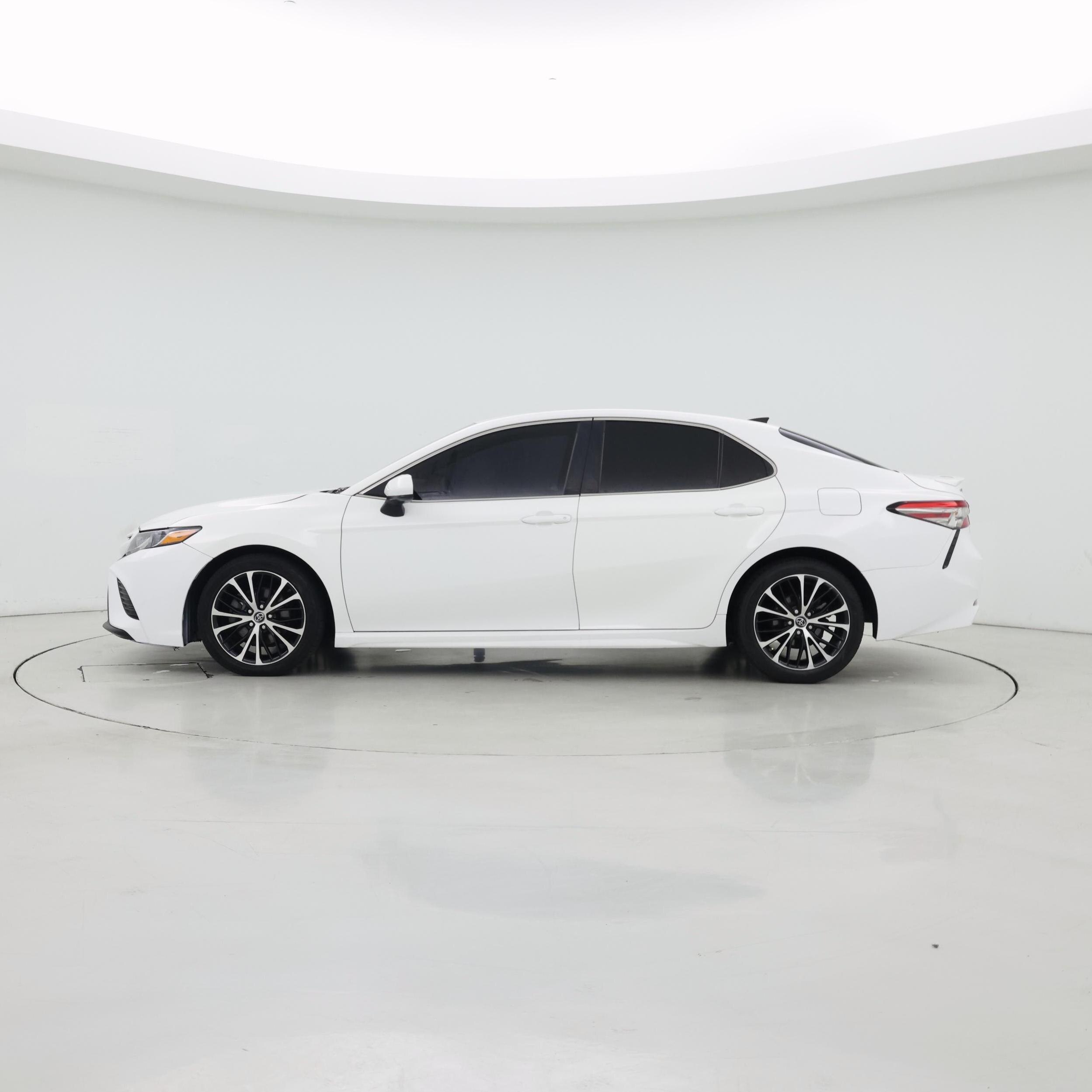 Thumbnail: 2018 Toyota Camry - 3