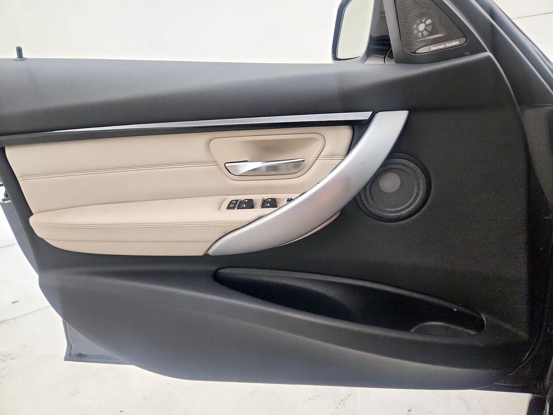 Thumbnail: 2017 BMW 3 Series - 12