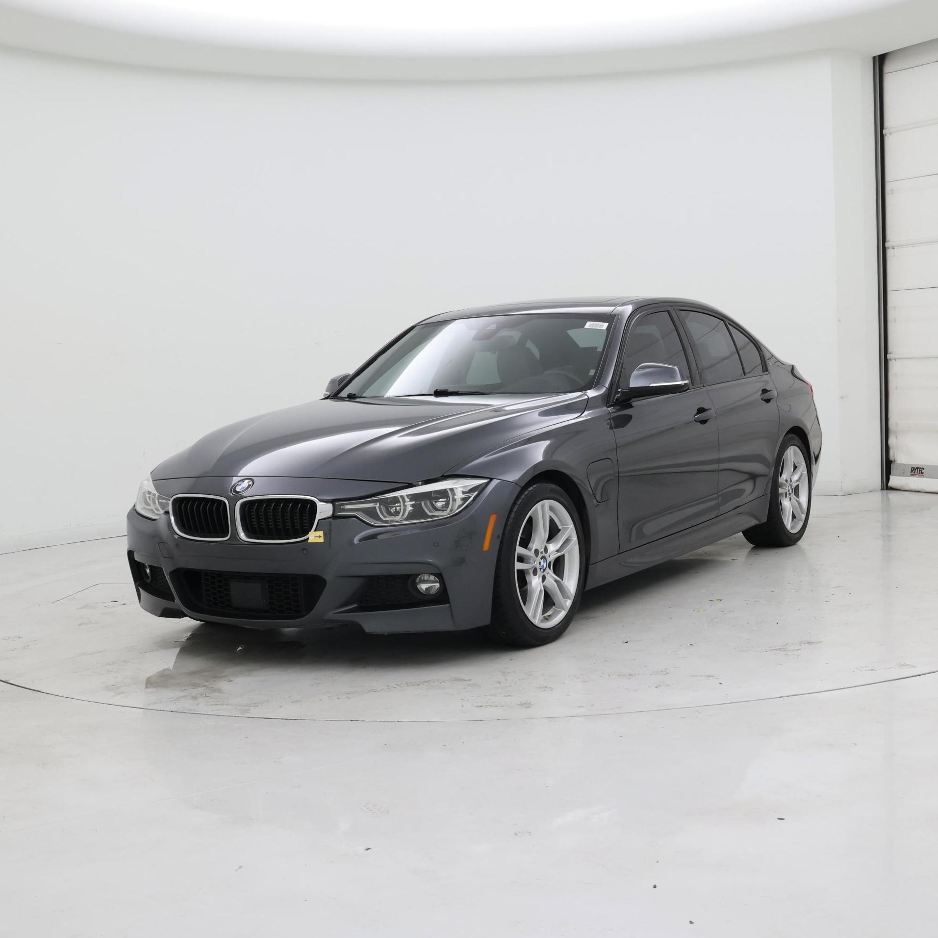 Thumbnail: 2017 BMW 3 Series - 4