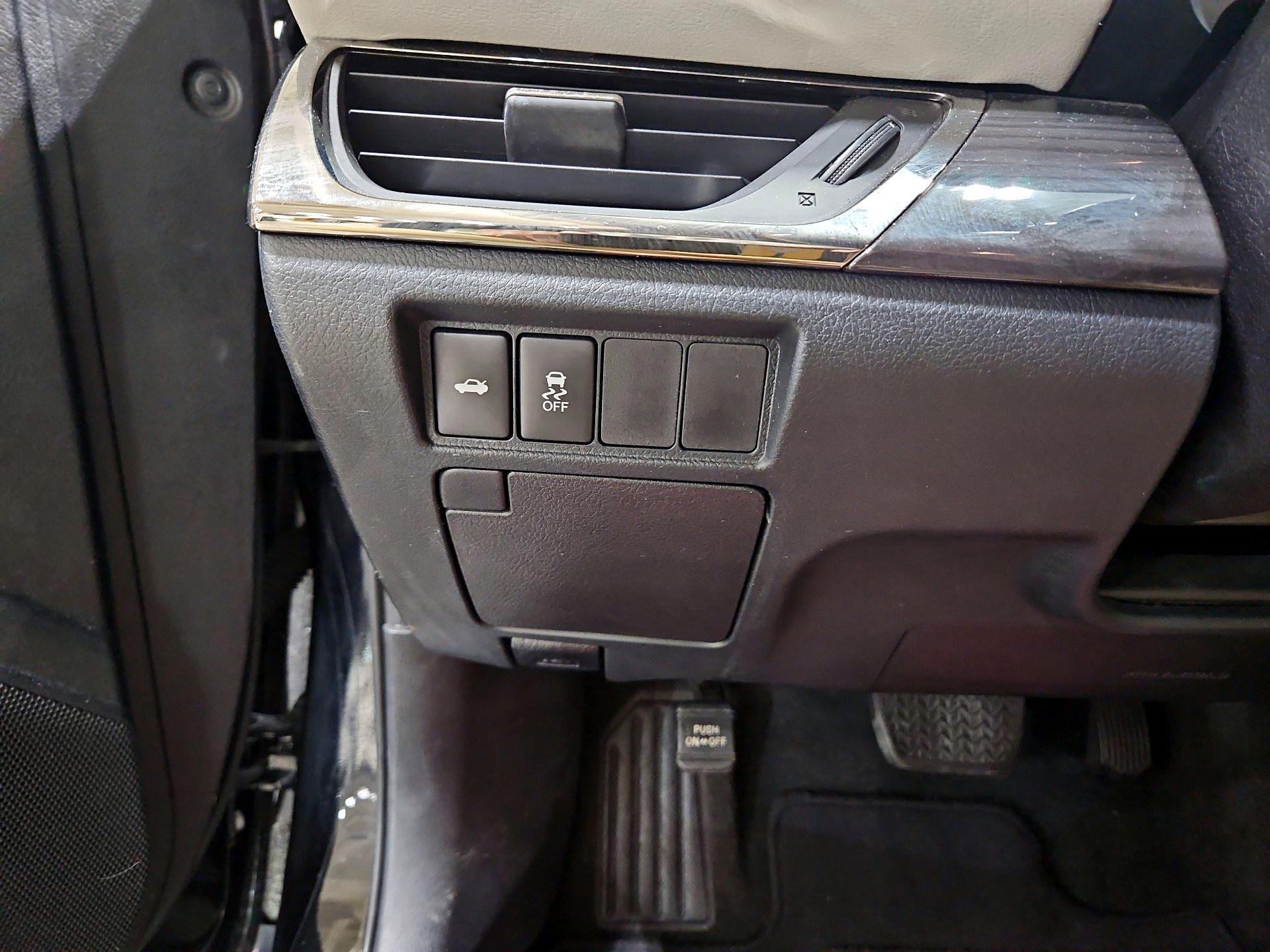 Thumbnail: 2015 Toyota Avalon - 13