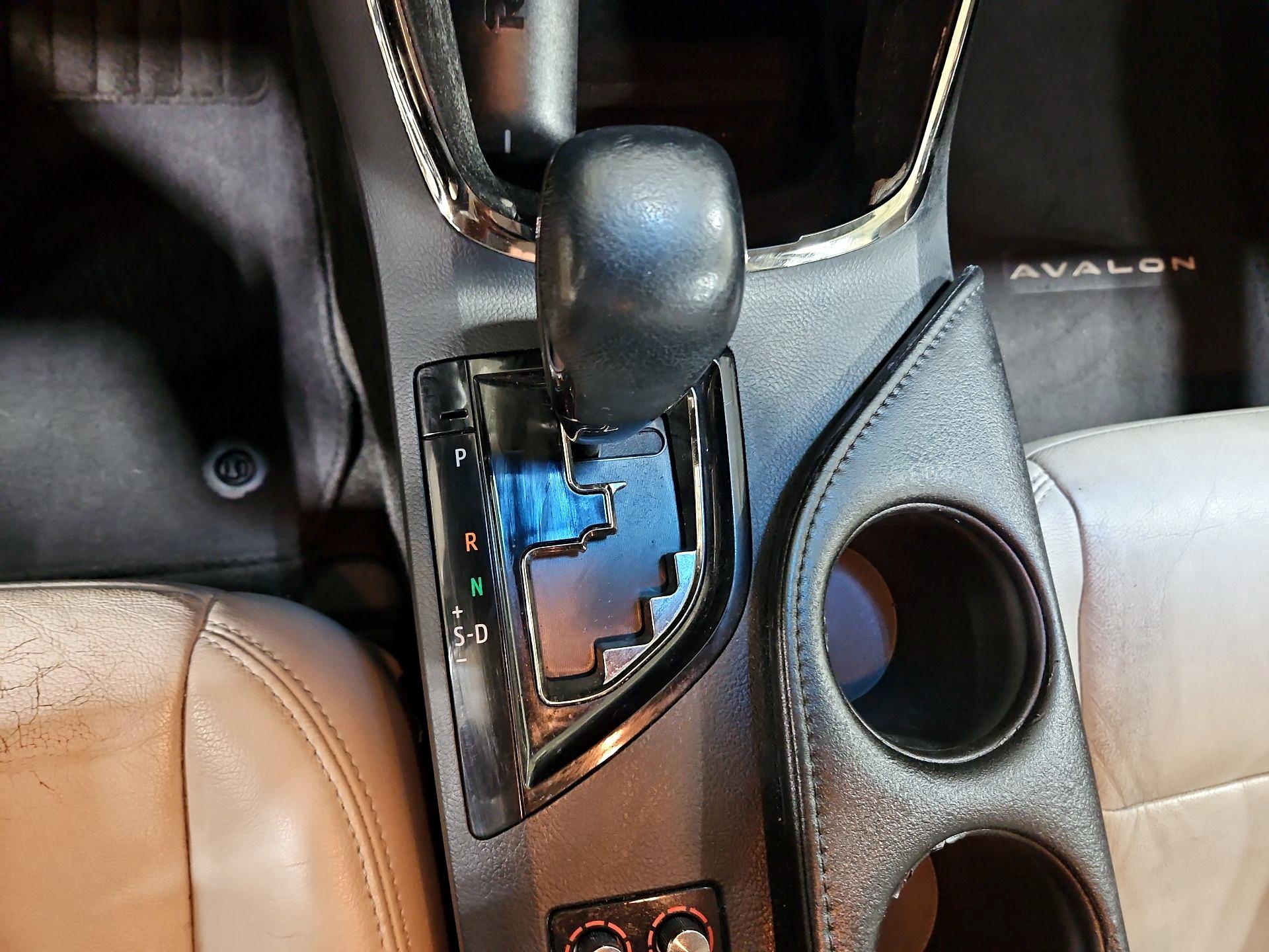 Thumbnail: 2015 Toyota Avalon - 17