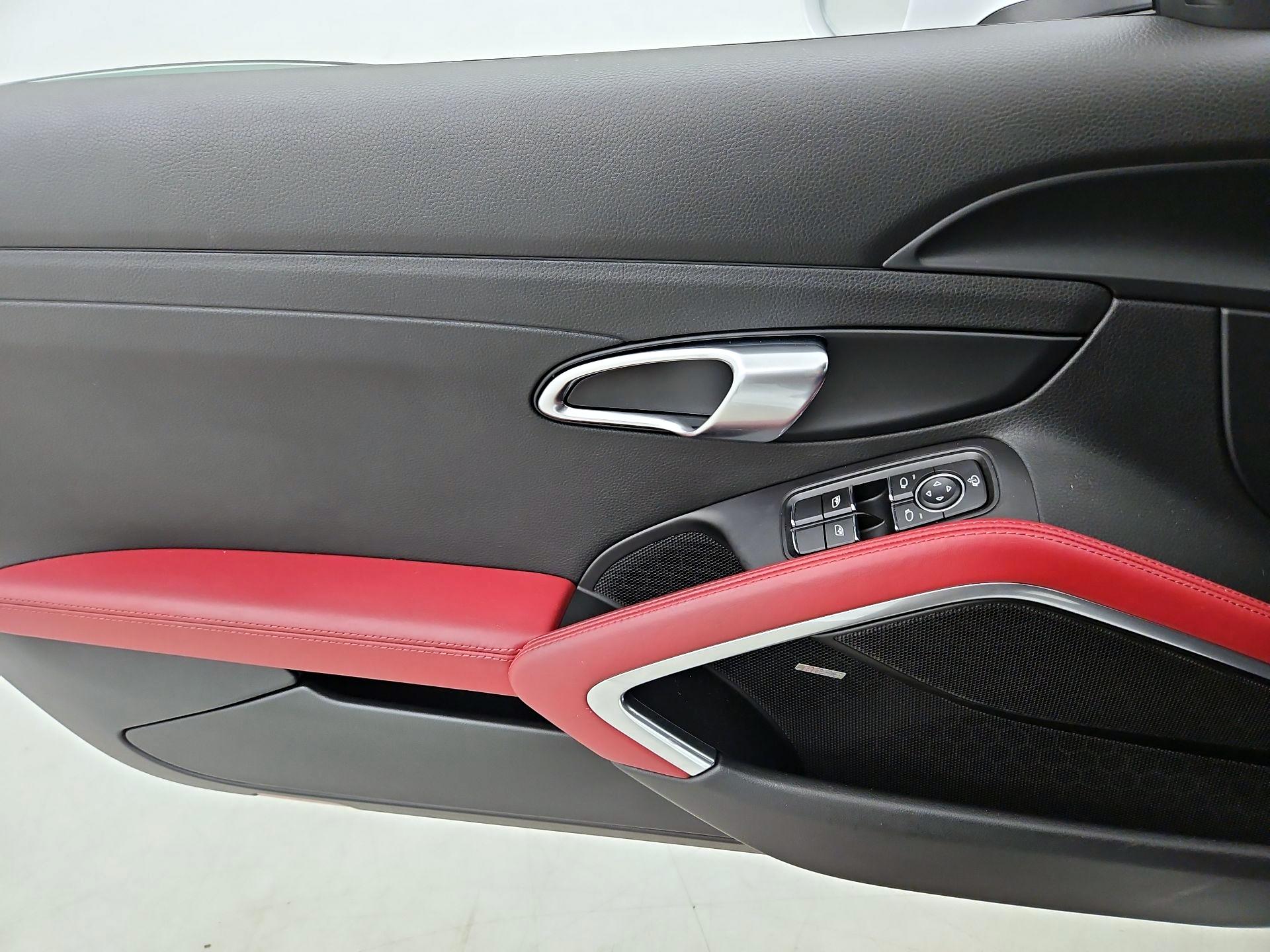 Thumbnail: 2021 Porsche 718 Cayman - 12