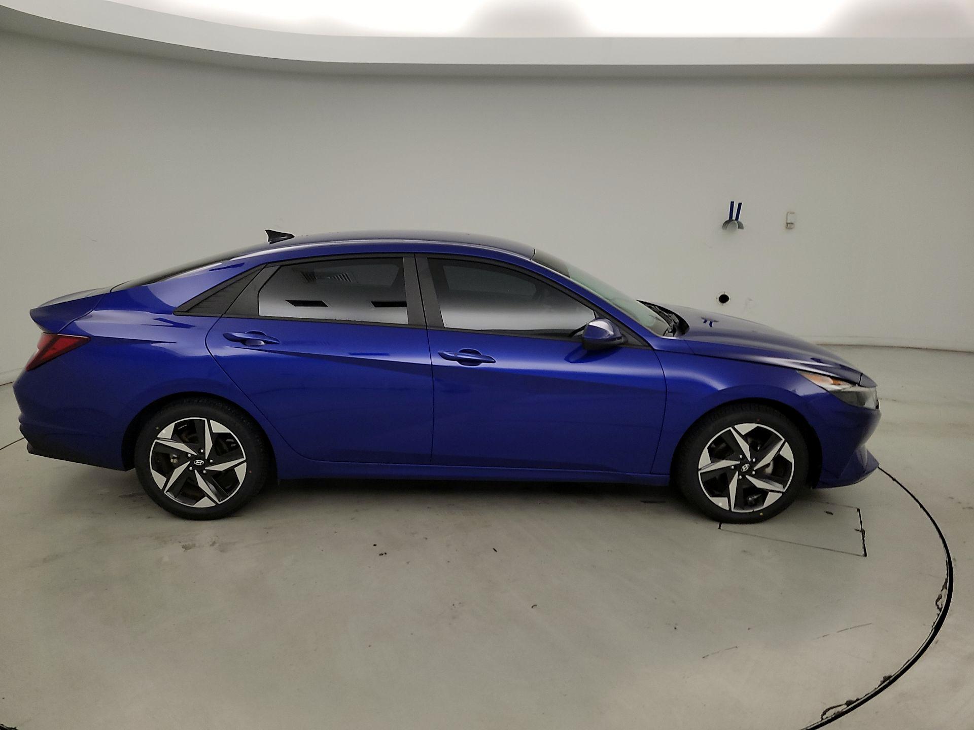 Thumbnail: 2023 Hyundai Elantra - 4