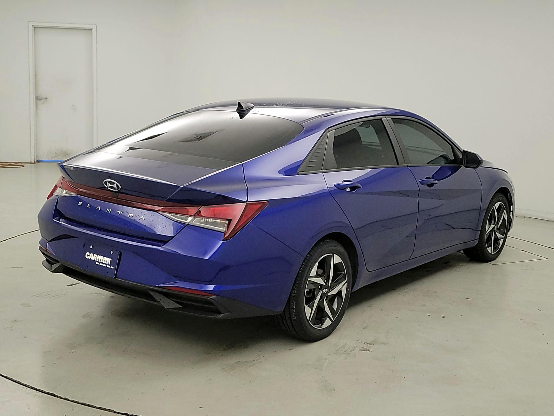 Thumbnail: 2023 Hyundai Elantra - 5