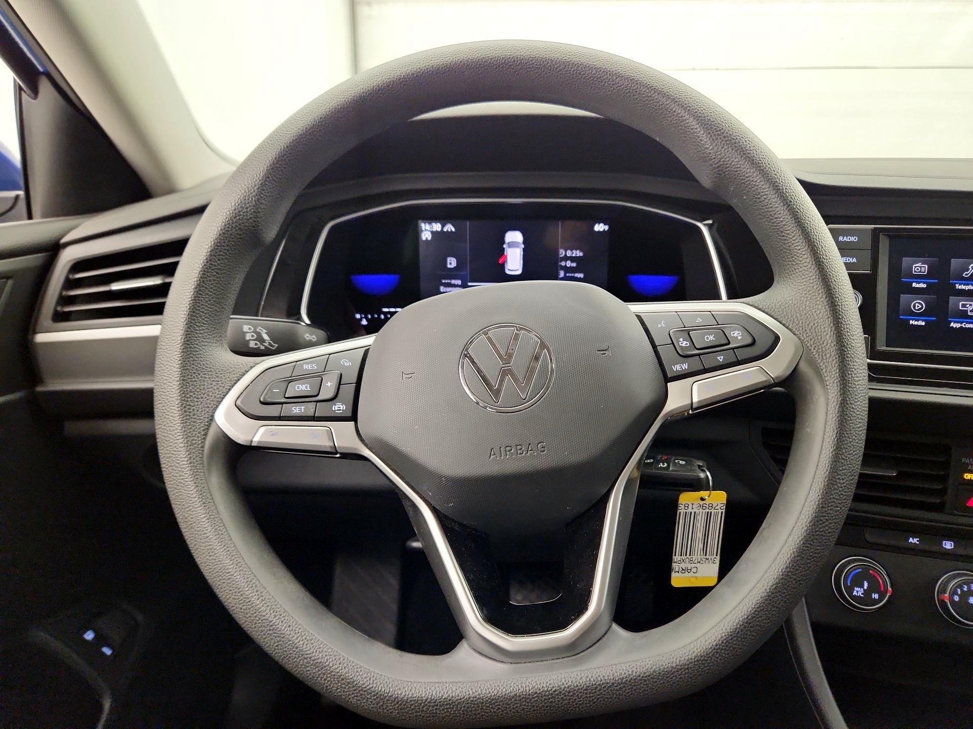 Thumbnail: 2023 Volkswagen Jetta - 10