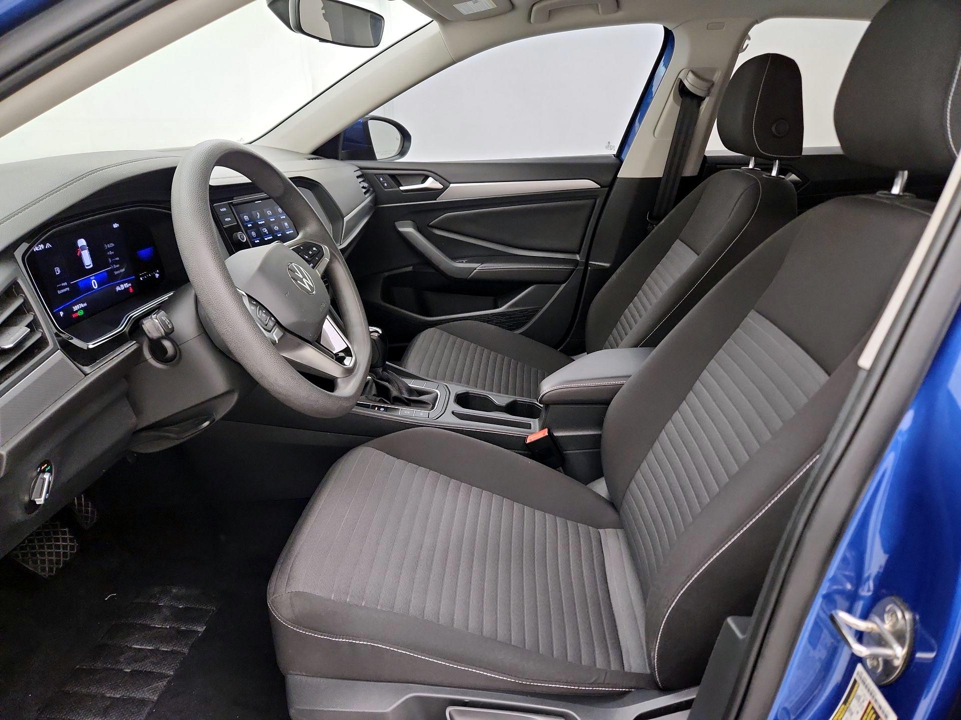 Thumbnail: 2023 Volkswagen Jetta - 11