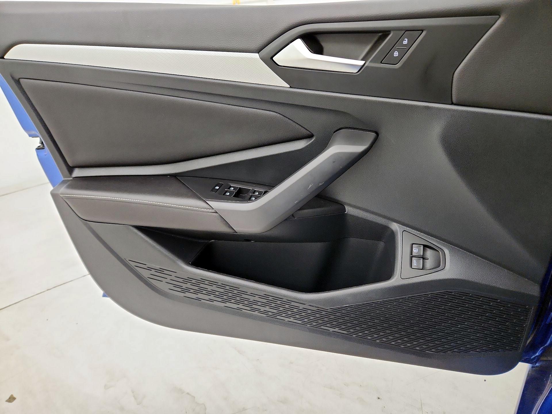 Thumbnail: 2023 Volkswagen Jetta - 12