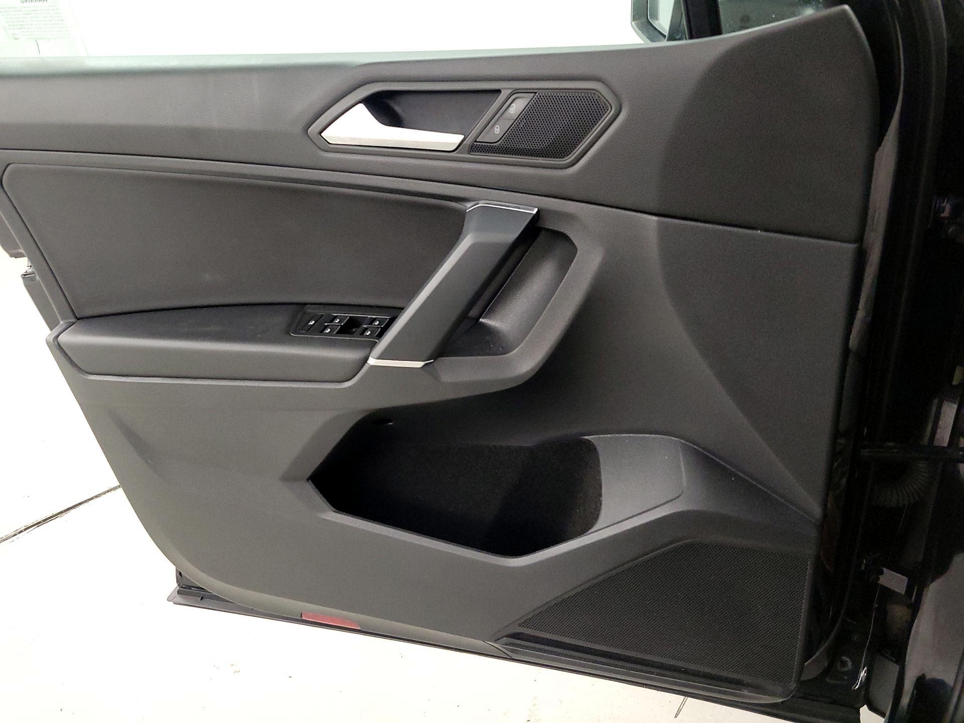 Thumbnail: 2020 Volkswagen Tiguan - 10