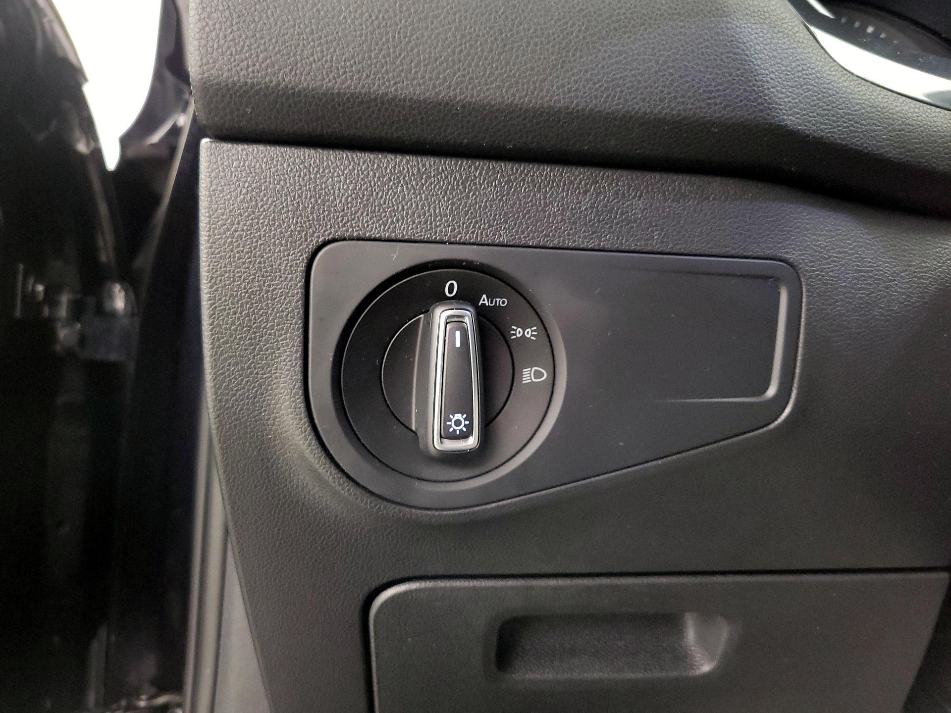 Thumbnail: 2020 Volkswagen Tiguan - 11